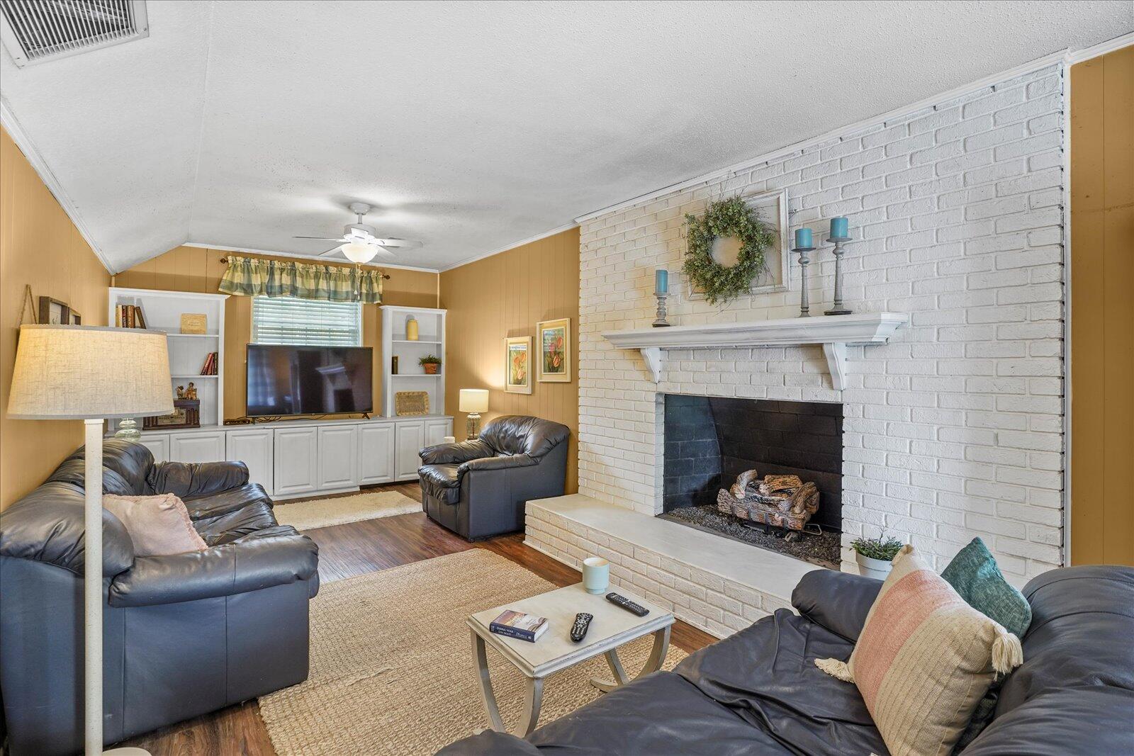 3522 Valley Trail
