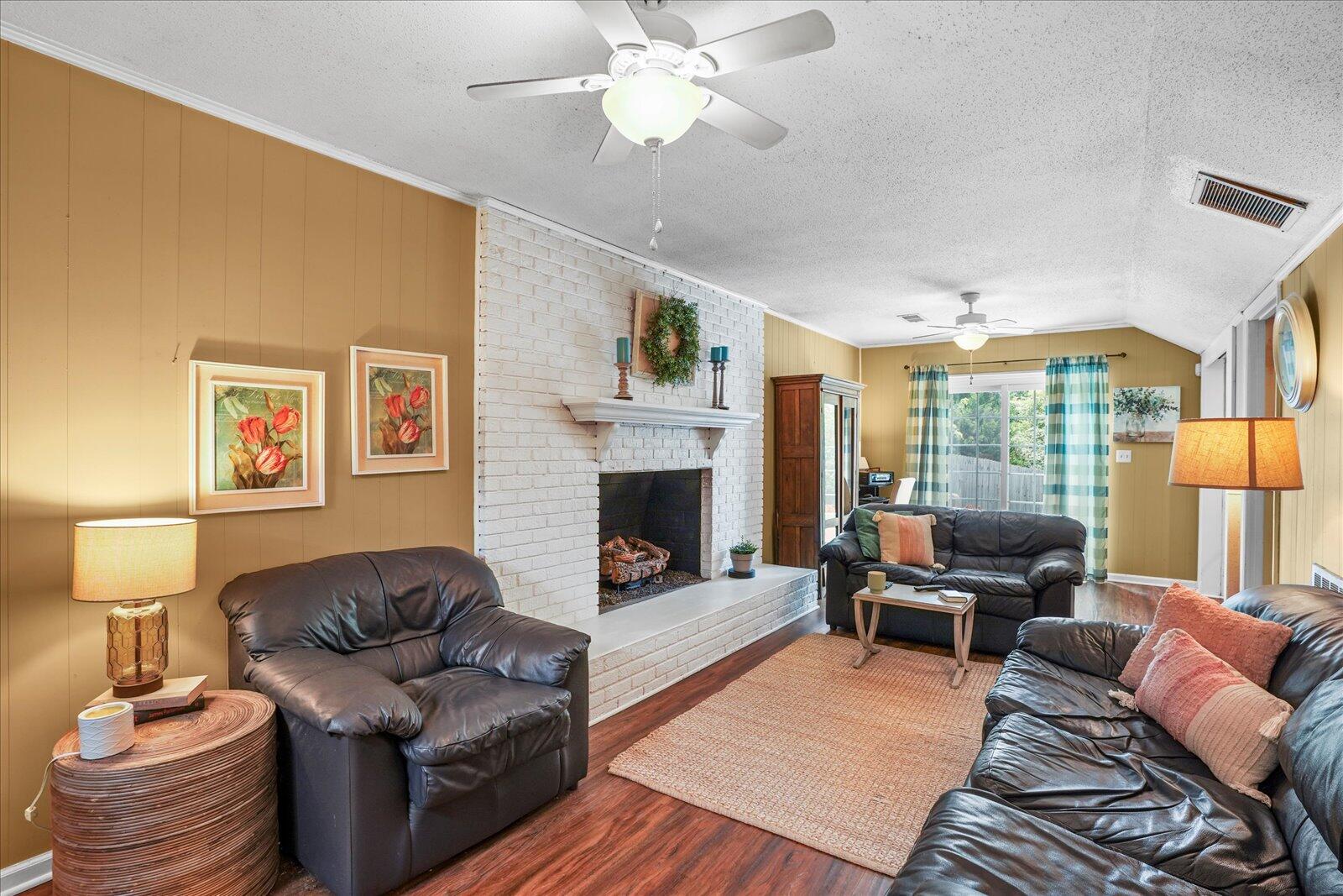 3522 Valley Trail