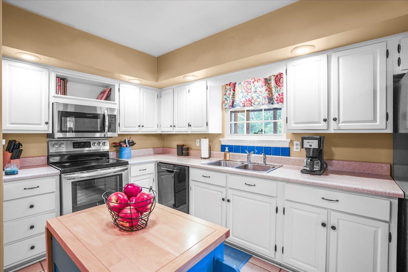 3522 Valley Trail