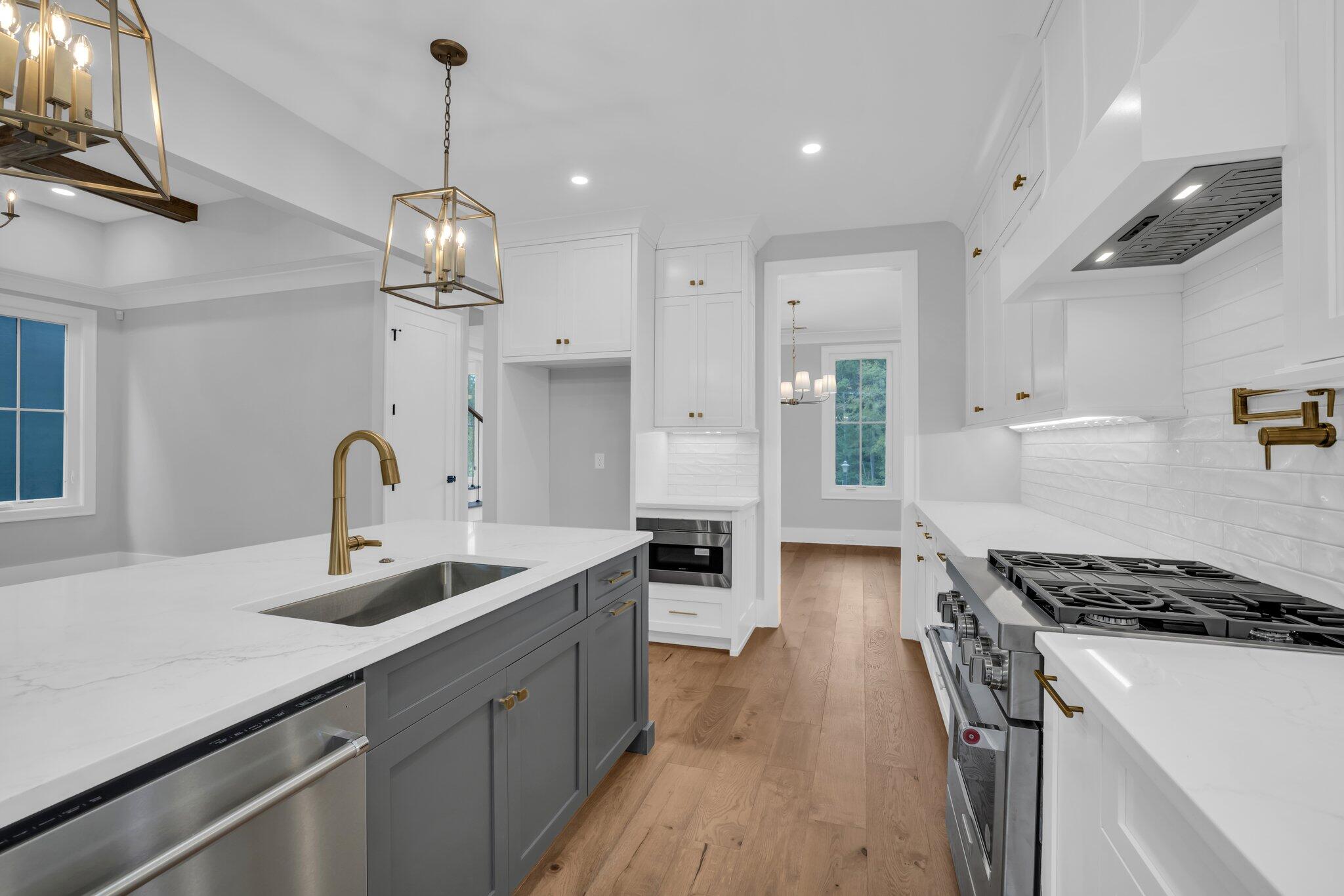 1274 London Woods Way, 34