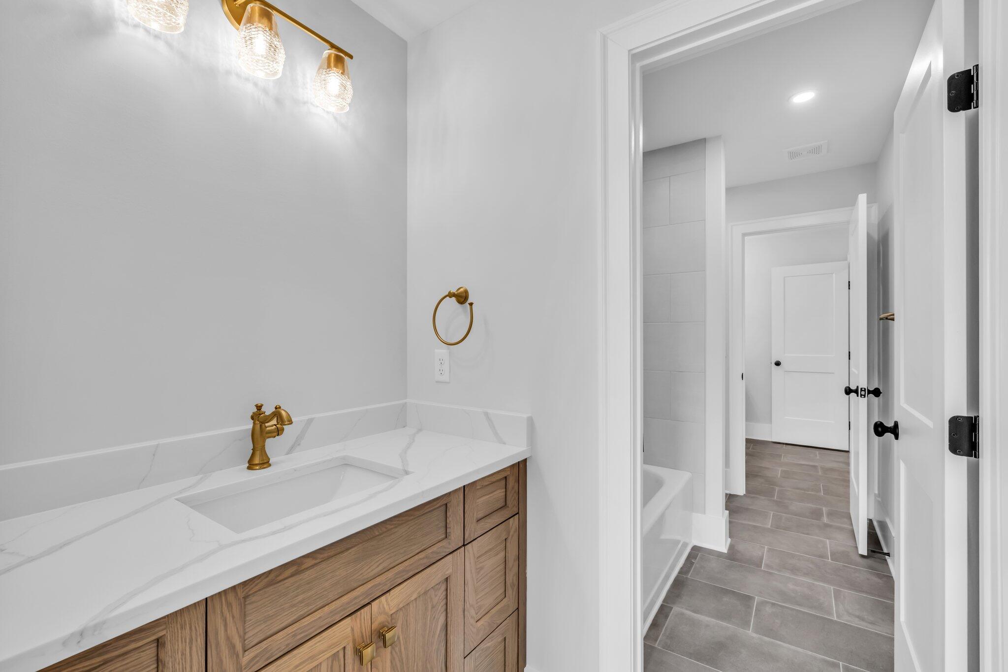 1403 London Woods Way, 21