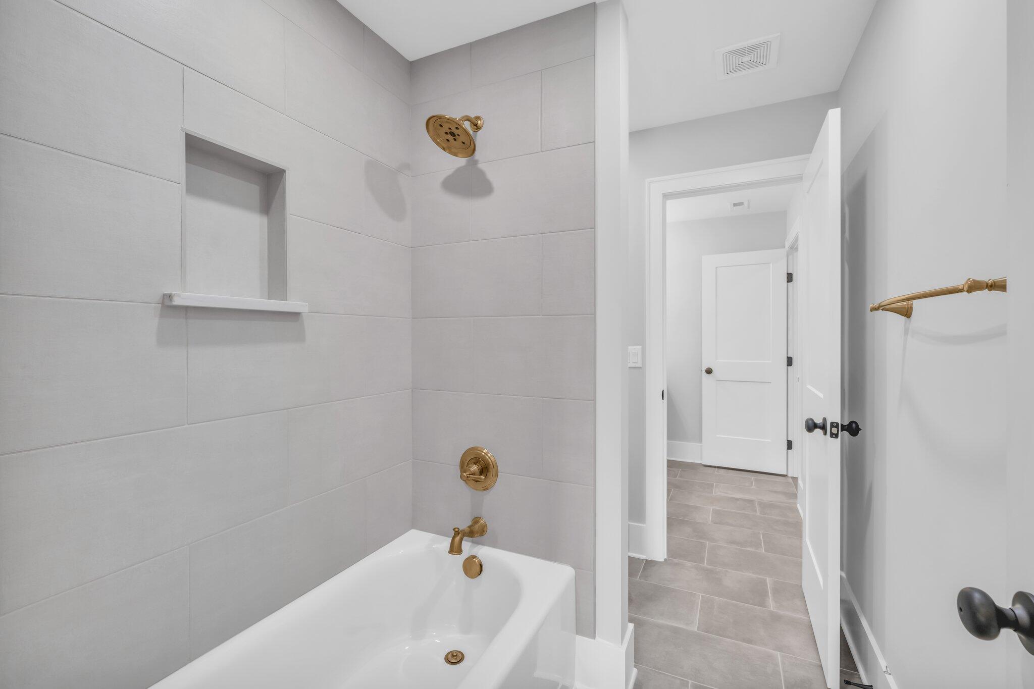 1403 London Woods Way, 21