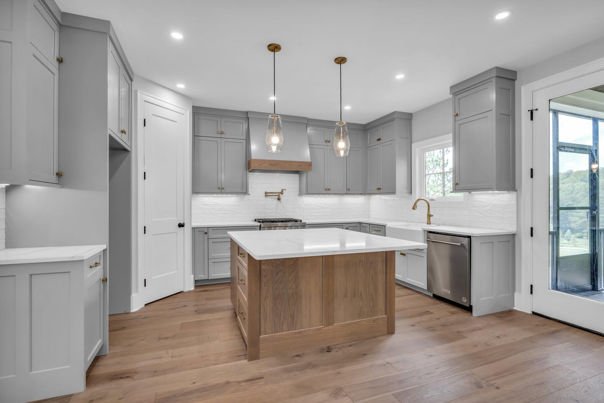 1403 London Woods Way, 21