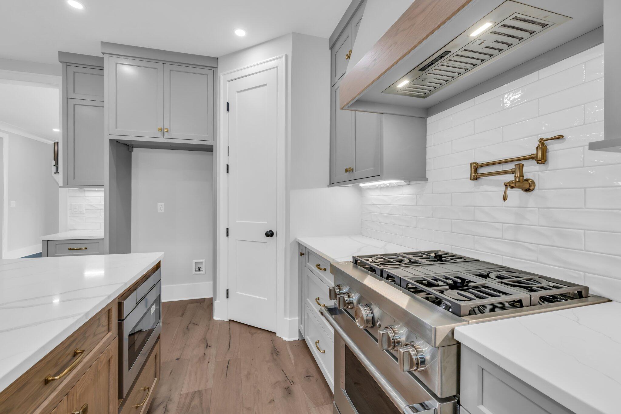 1403 London Woods Way, 21