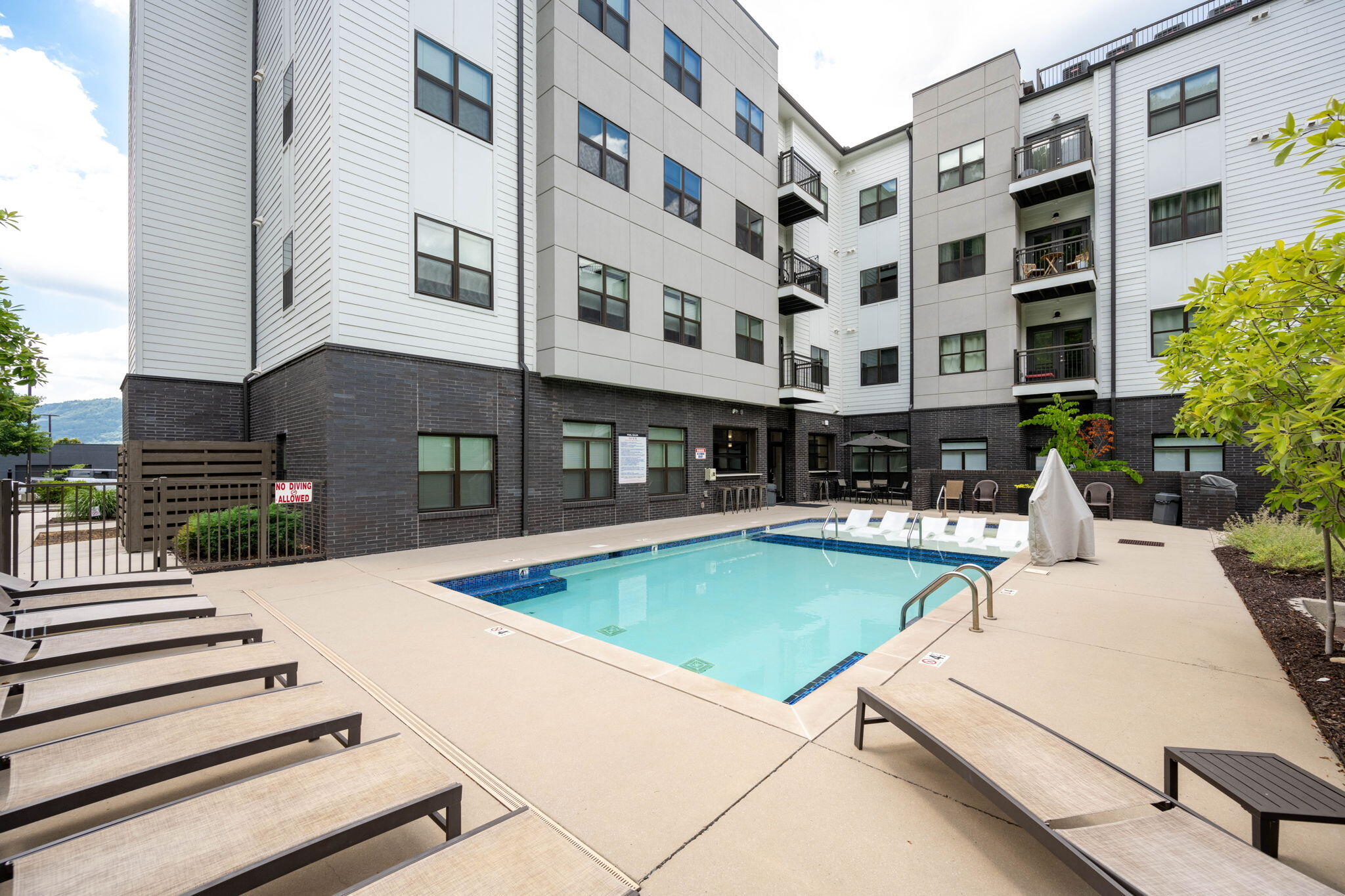 782 Riverfront Parkway, 319