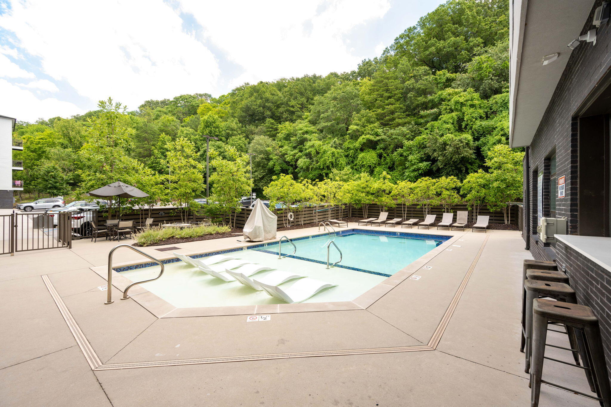 782 Riverfront Parkway, 319