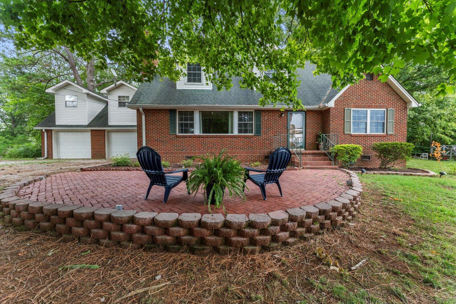 1032 Thelmeta Avenue