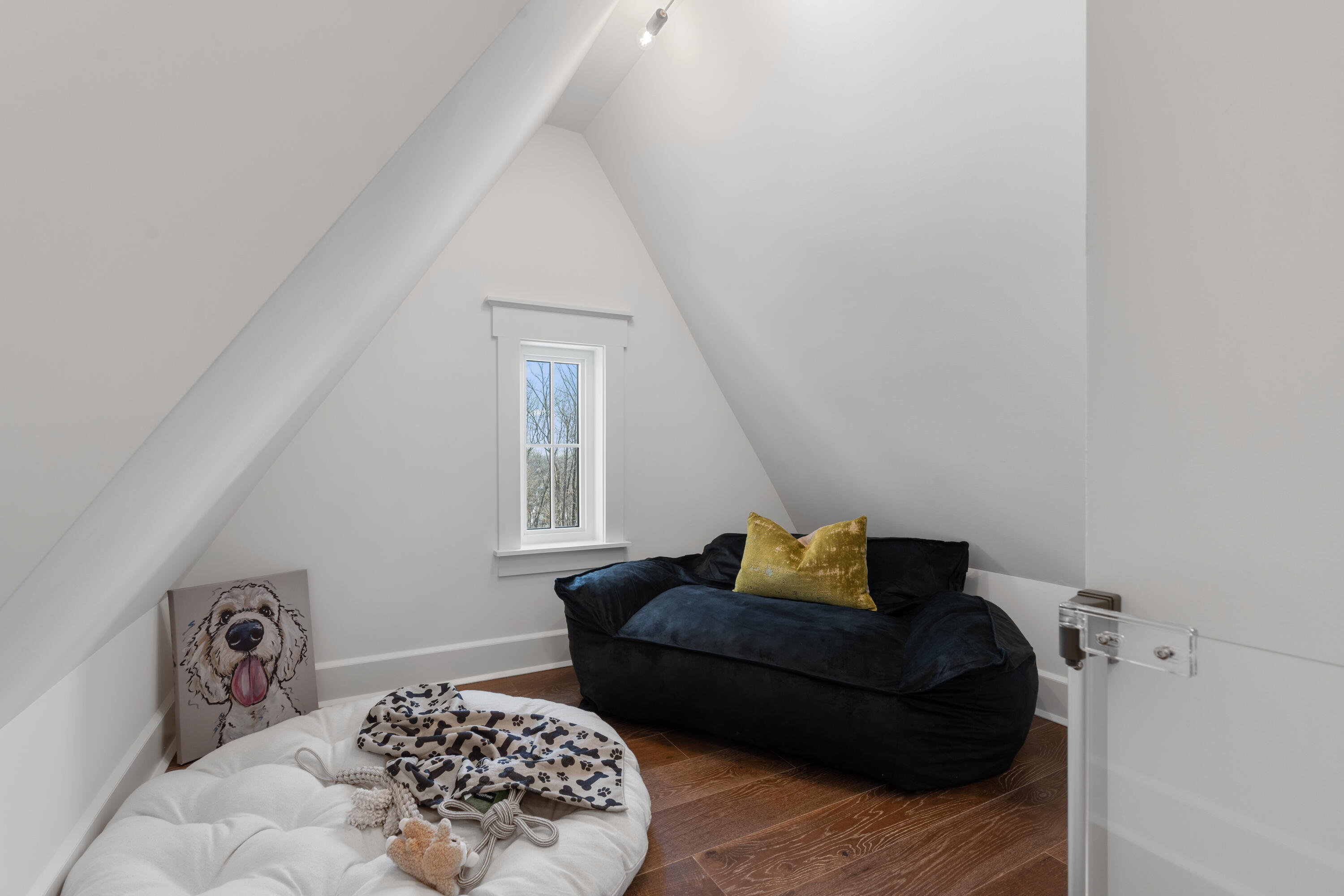 423 Sun Valley Road, 702