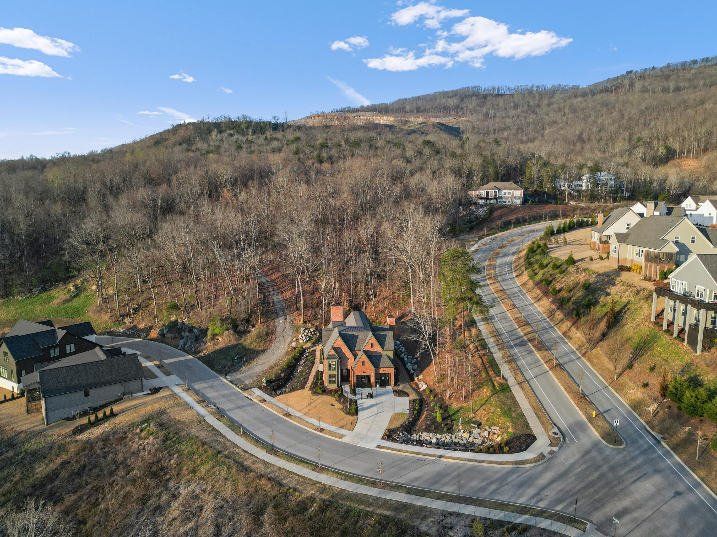 423 Sun Valley Road, 702