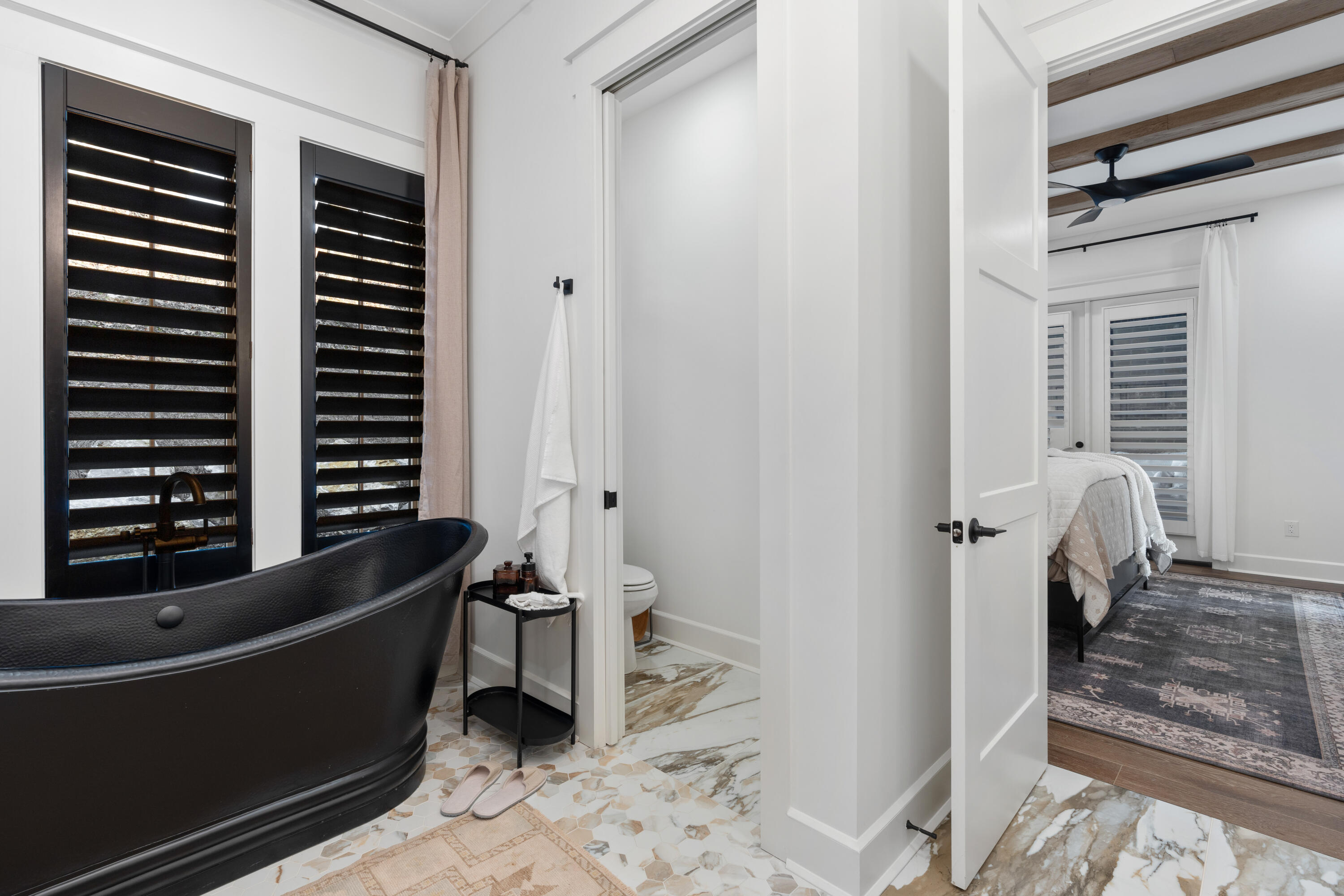 423 Sun Valley Road, 702