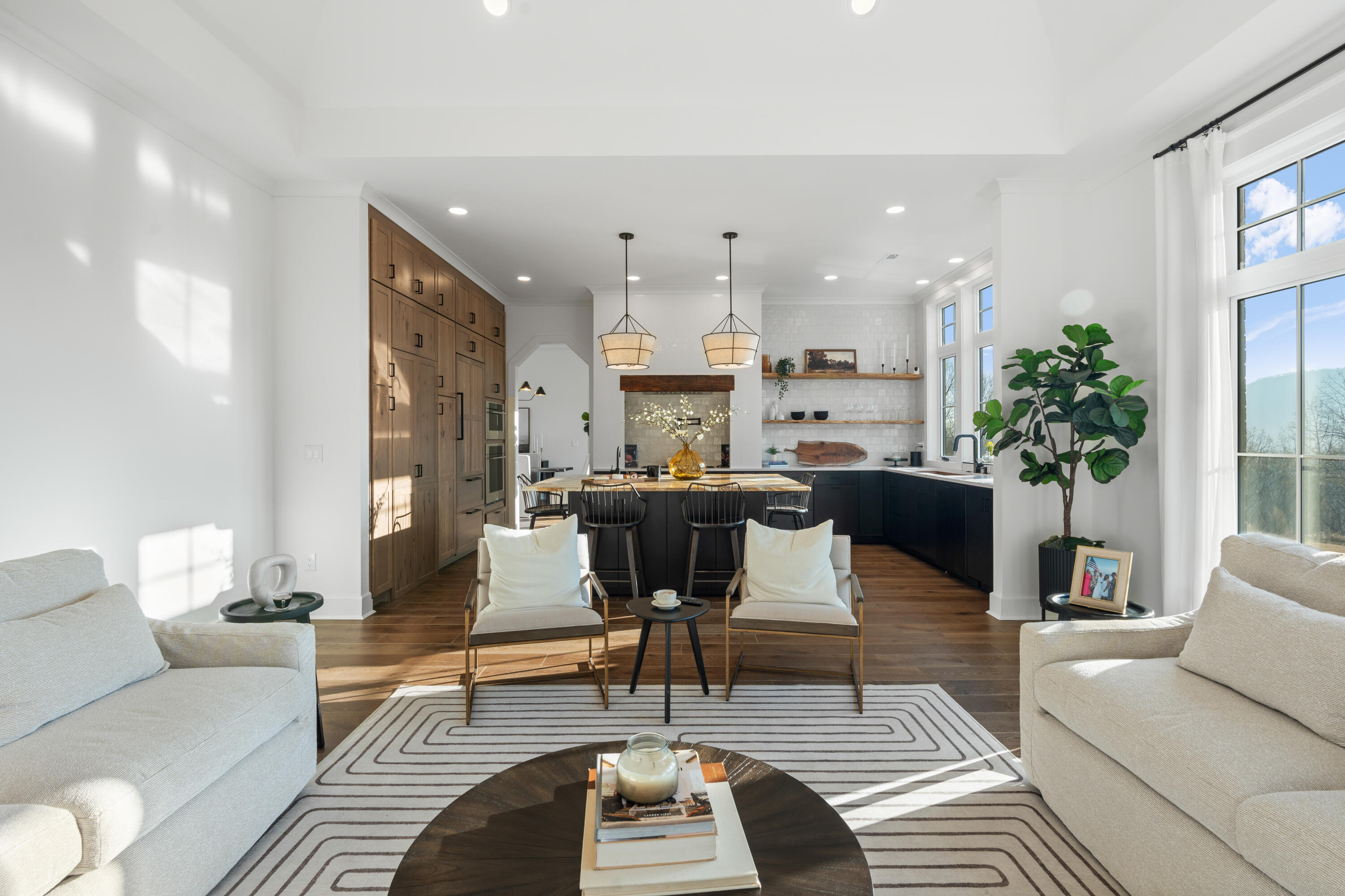 423 Sun Valley Road, 702