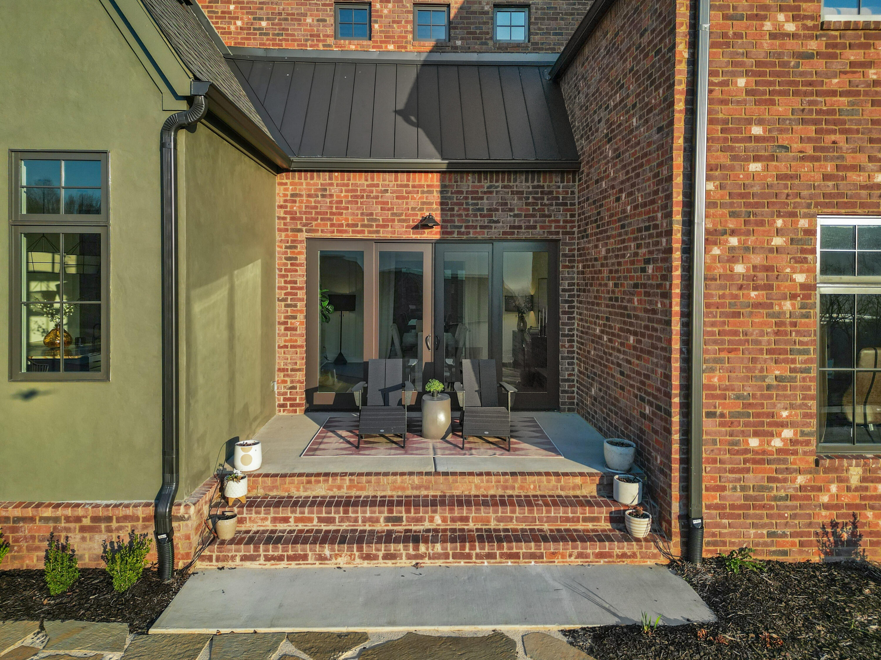 423 Sun Valley Road, 702
