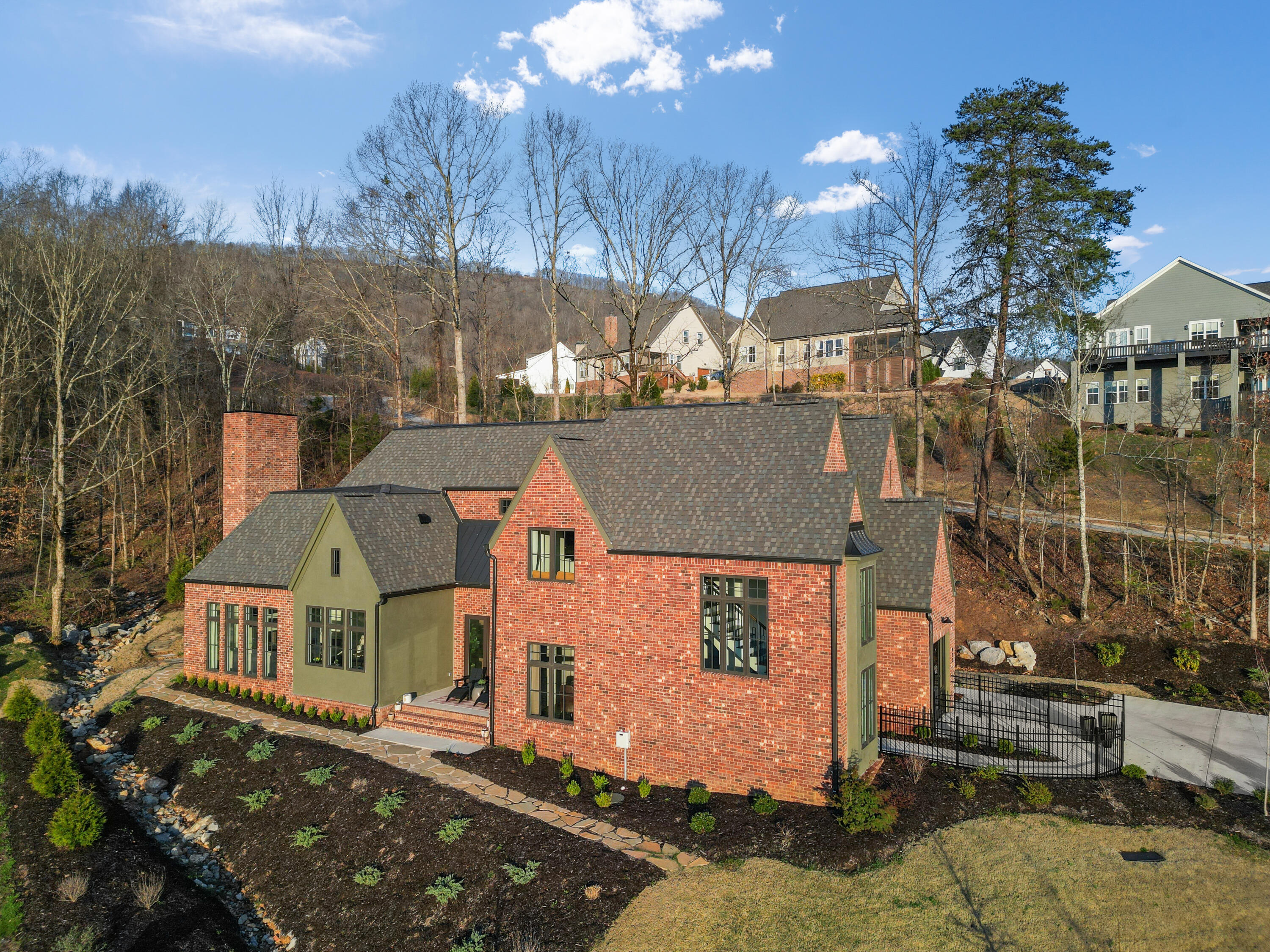 423 Sun Valley Road, 702