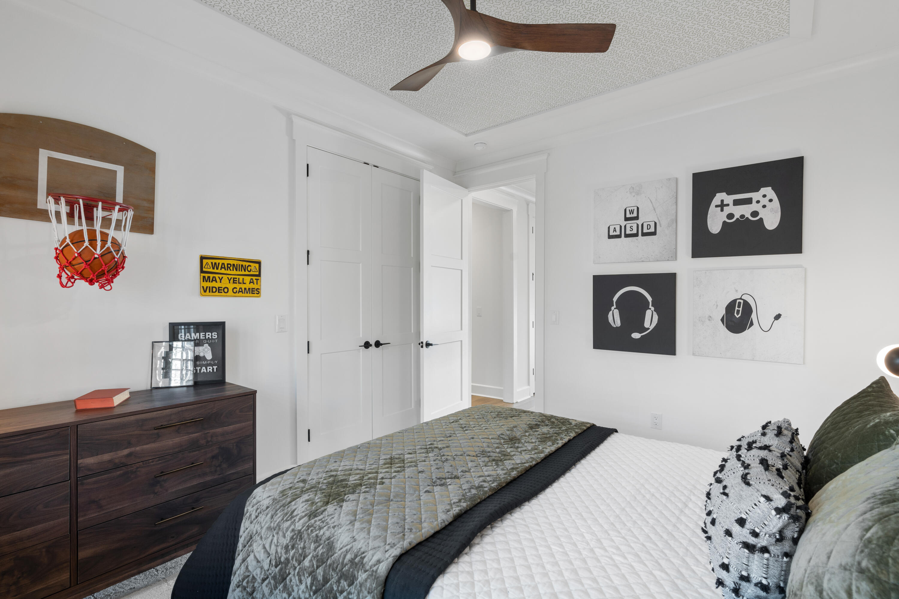 423 Sun Valley Road, 702