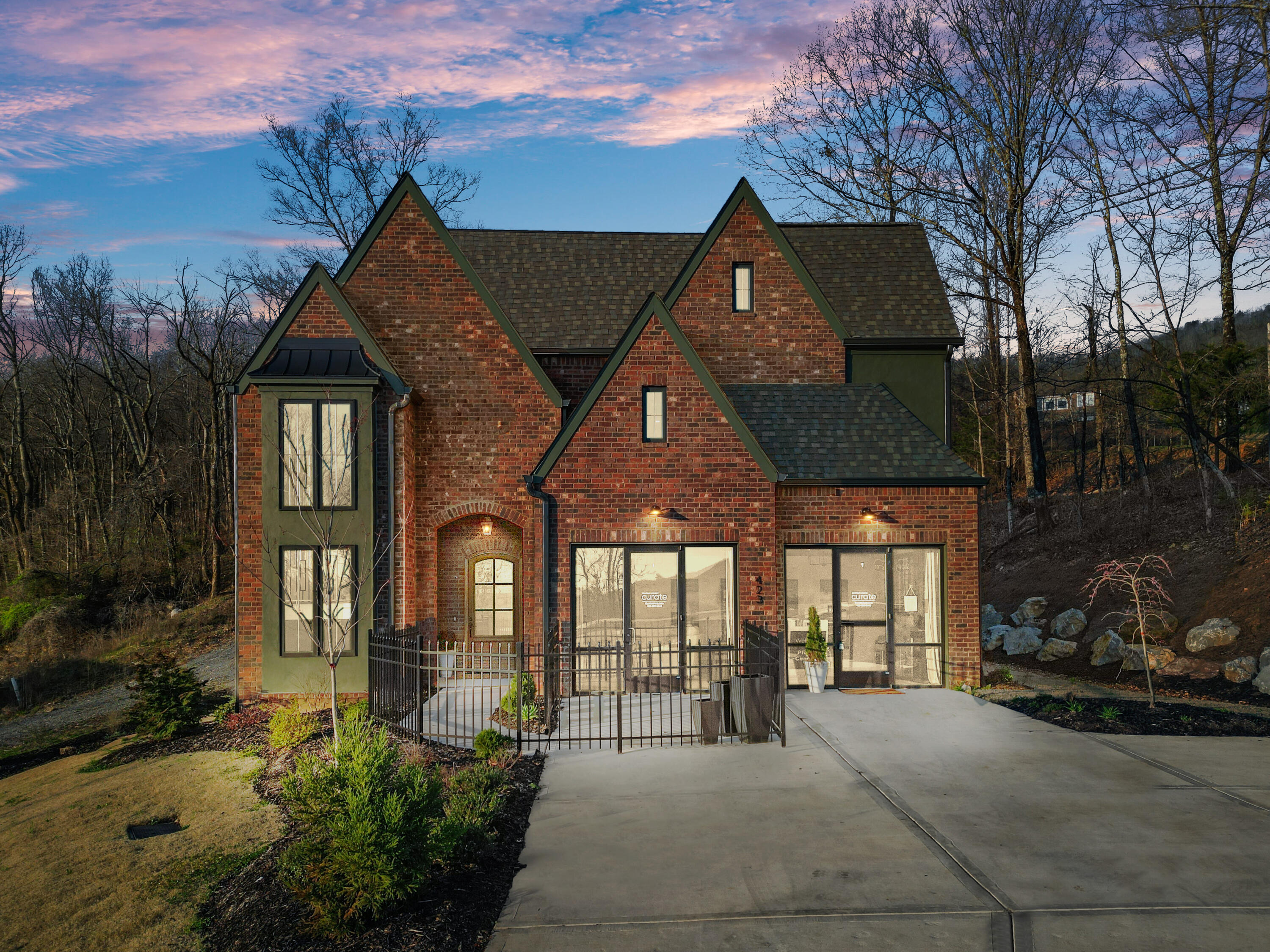 423 Sun Valley Road, 702