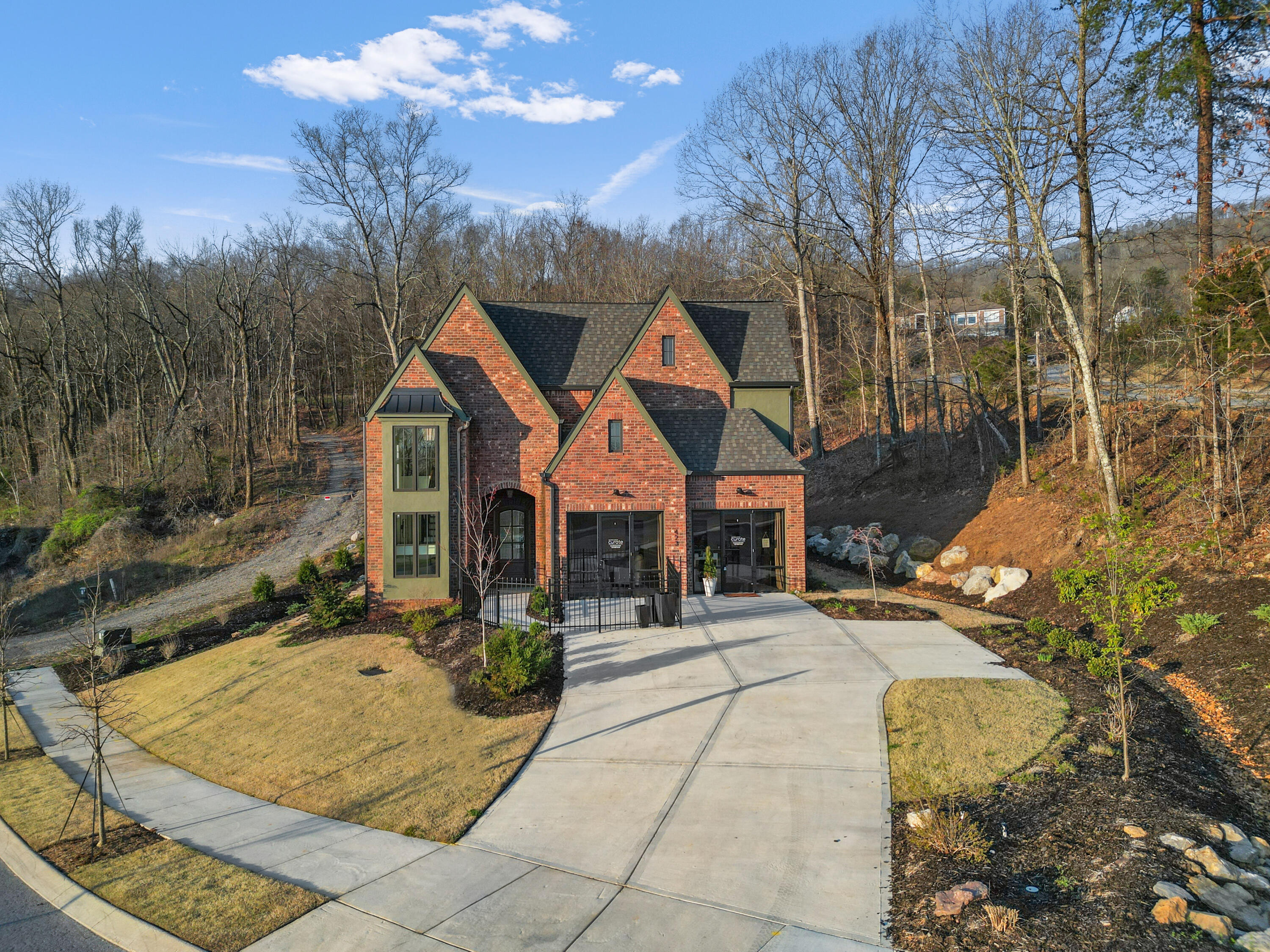 423 Sun Valley Road, 702