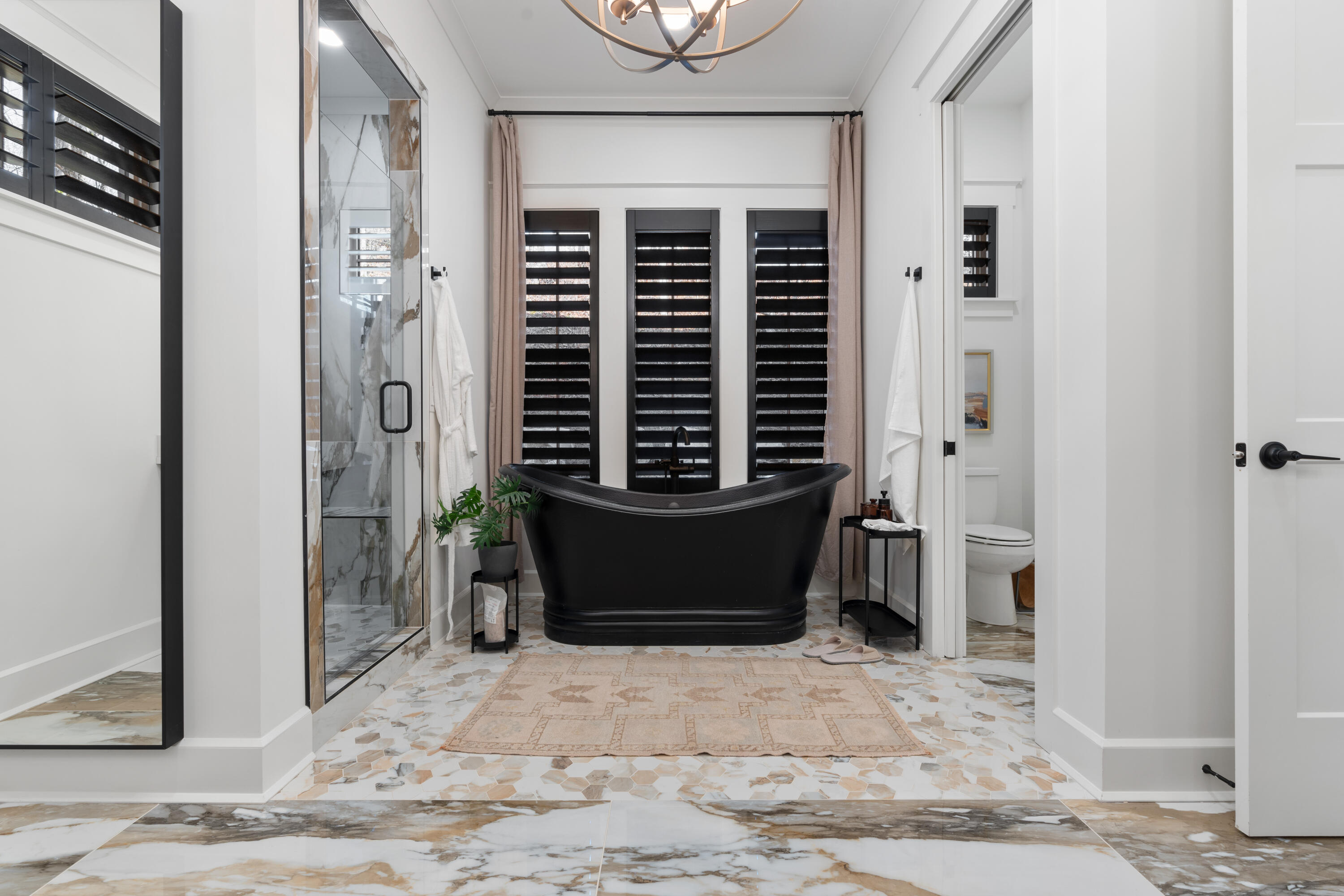 423 Sun Valley Road, 702