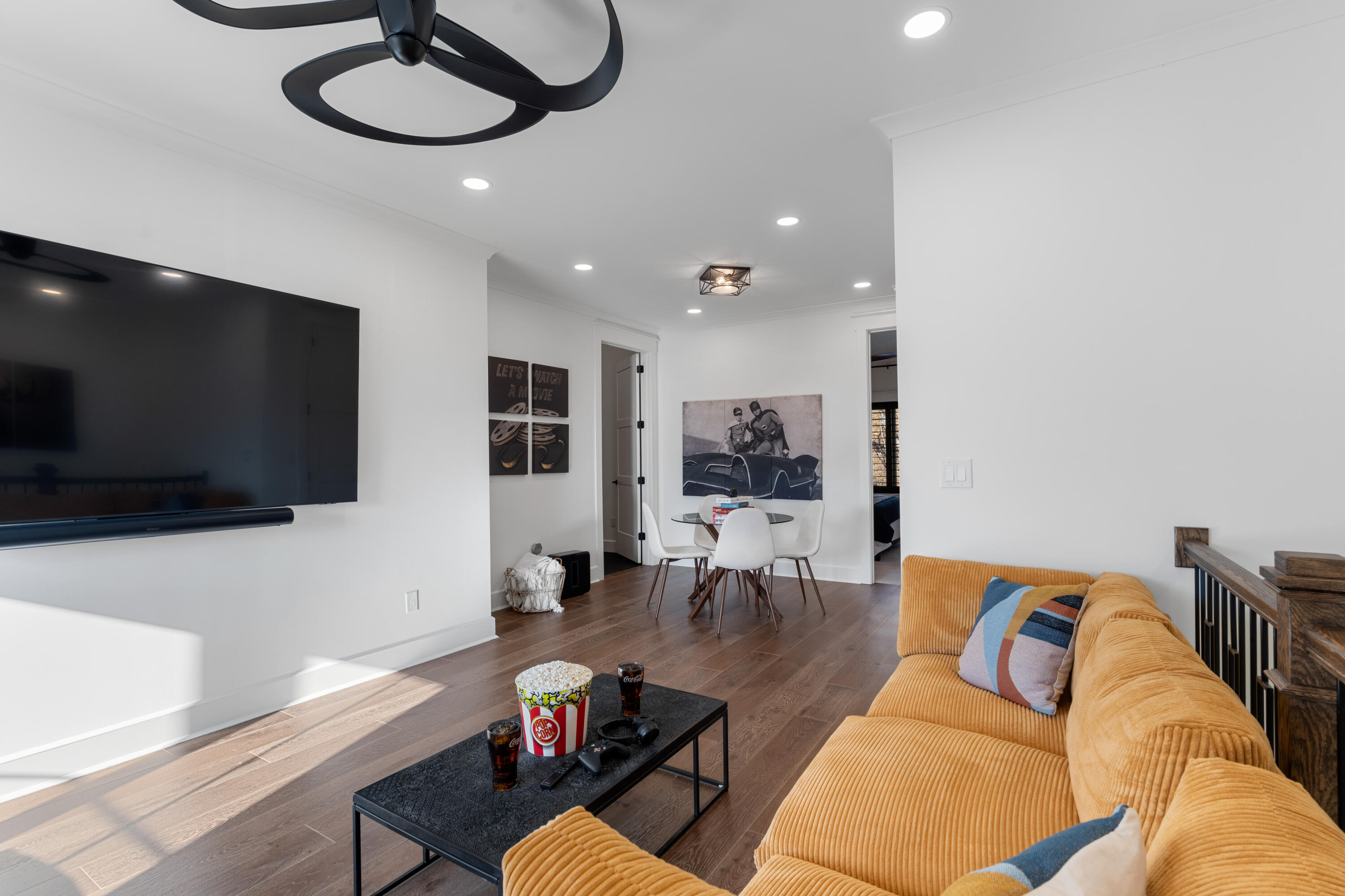 423 Sun Valley Road, 702