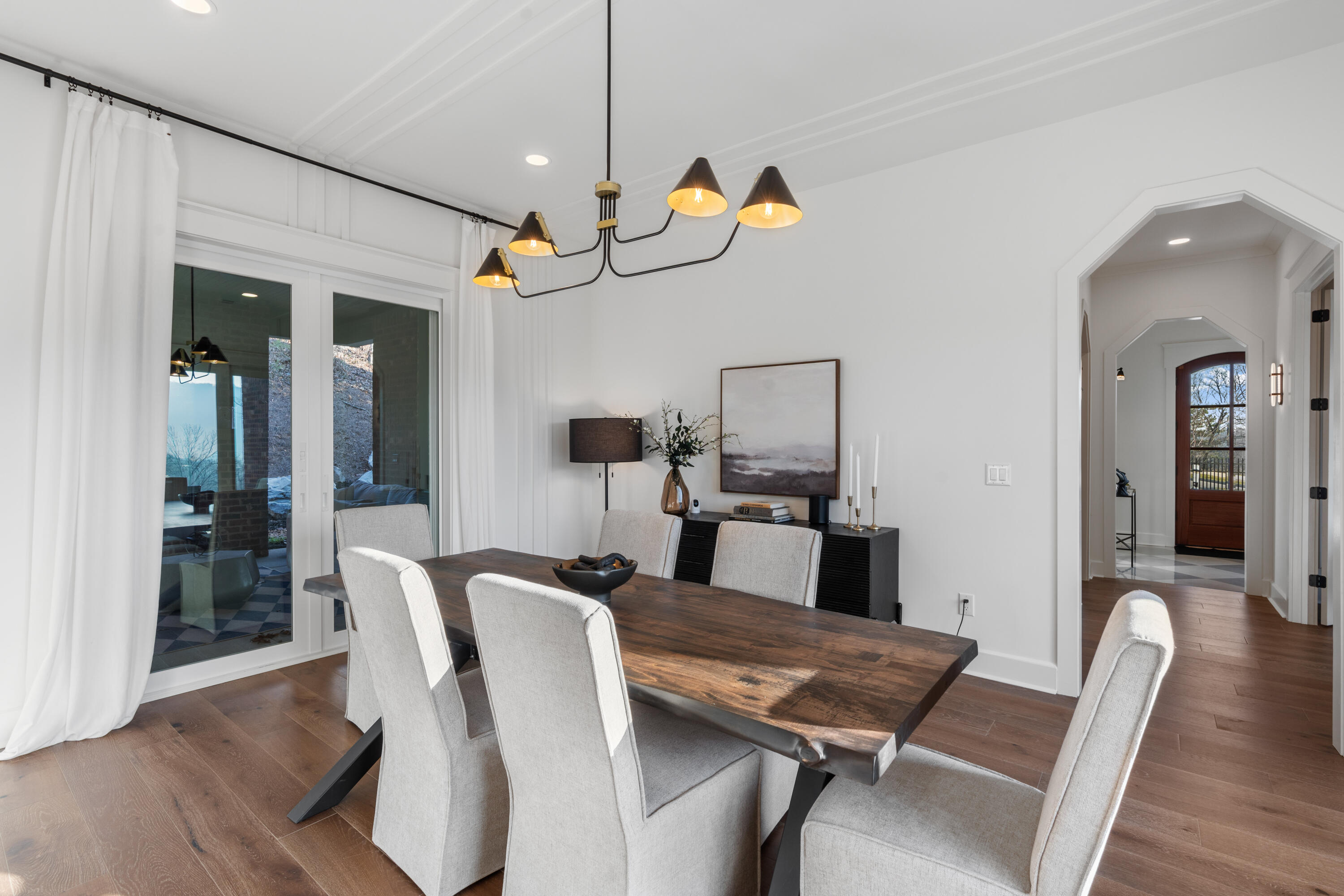 423 Sun Valley Road, 702
