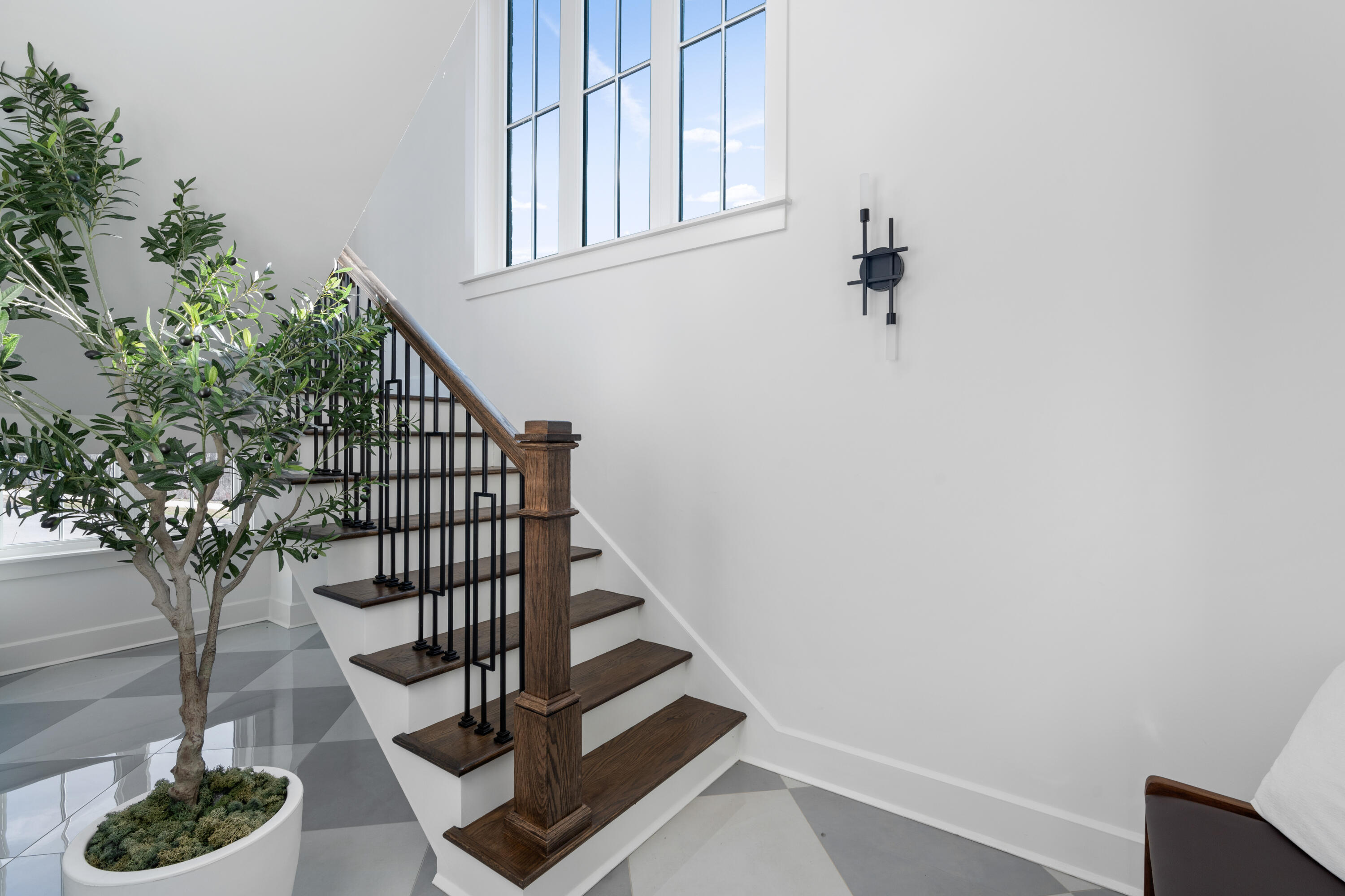 423 Sun Valley Road, 702