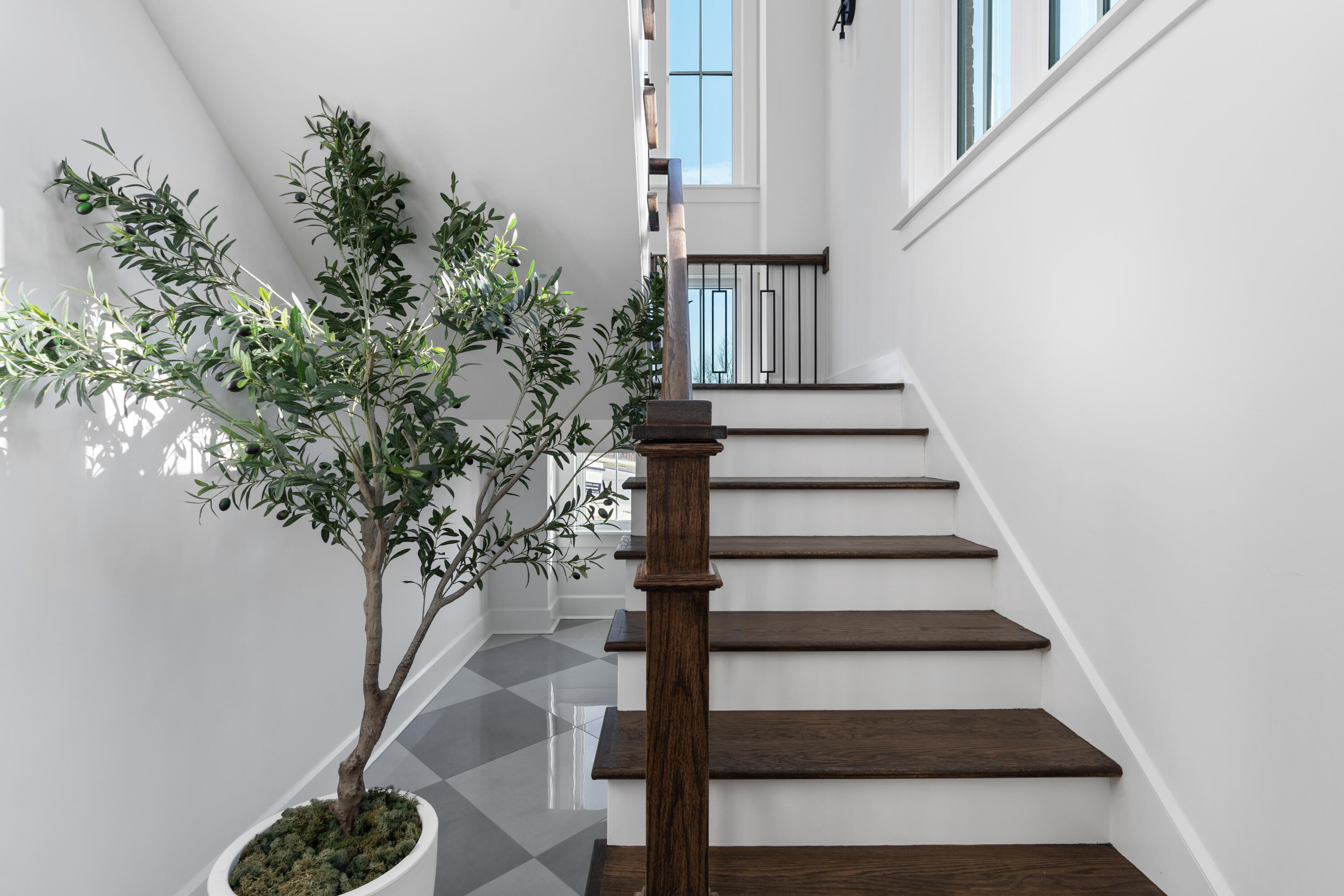 423 Sun Valley Road, 702