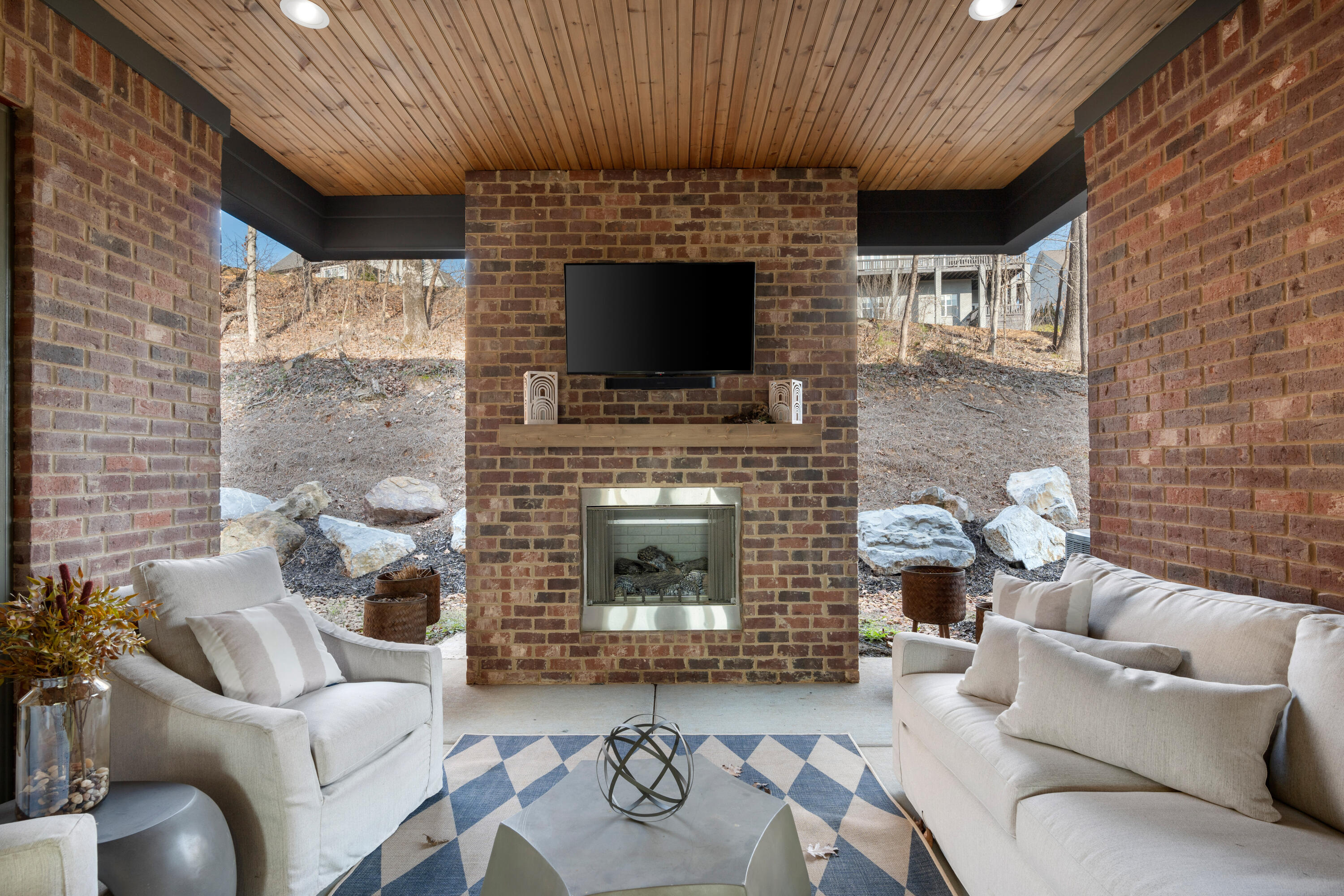 423 Sun Valley Road, 702
