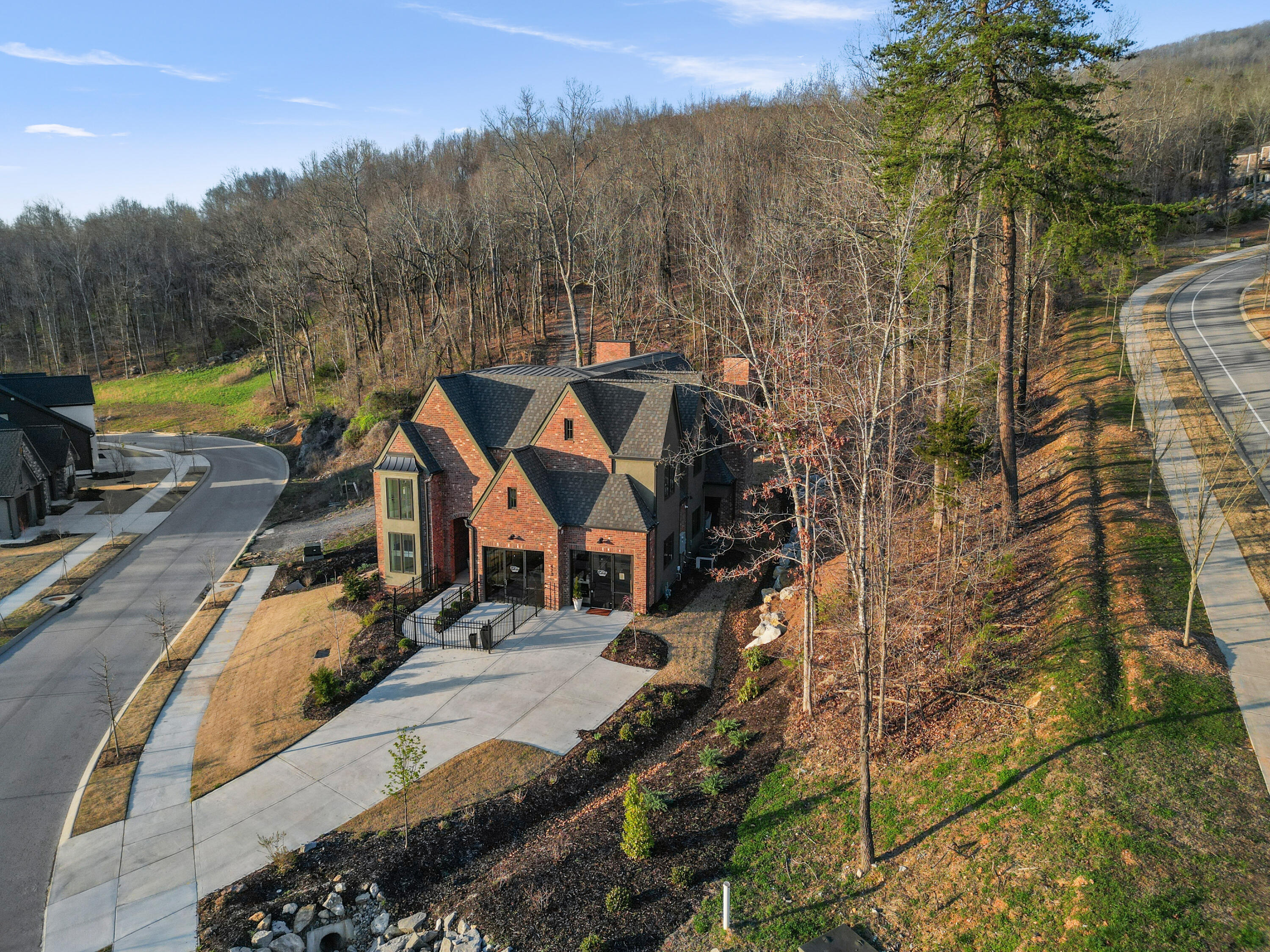 423 Sun Valley Road, 702