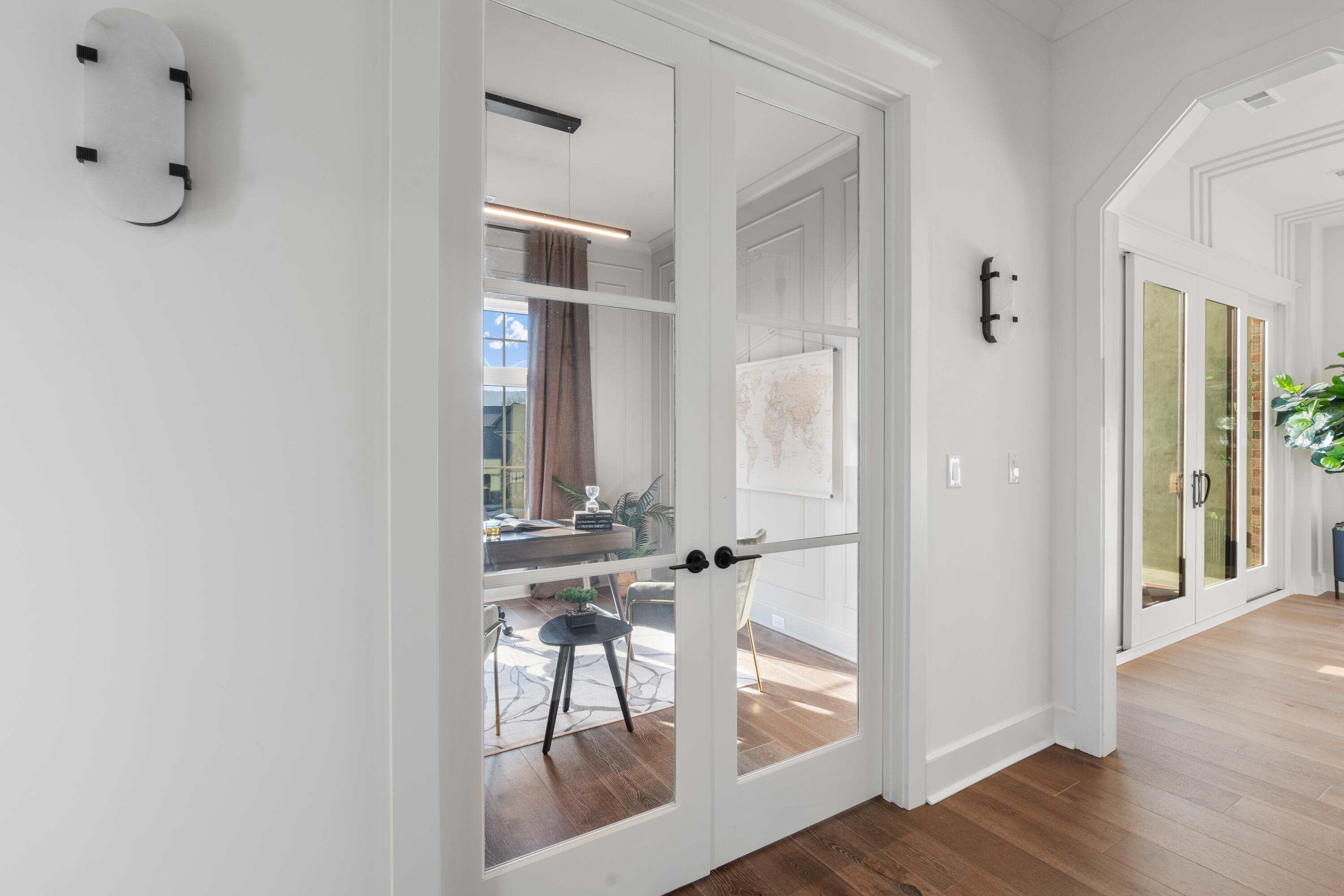 423 Sun Valley Road, 702