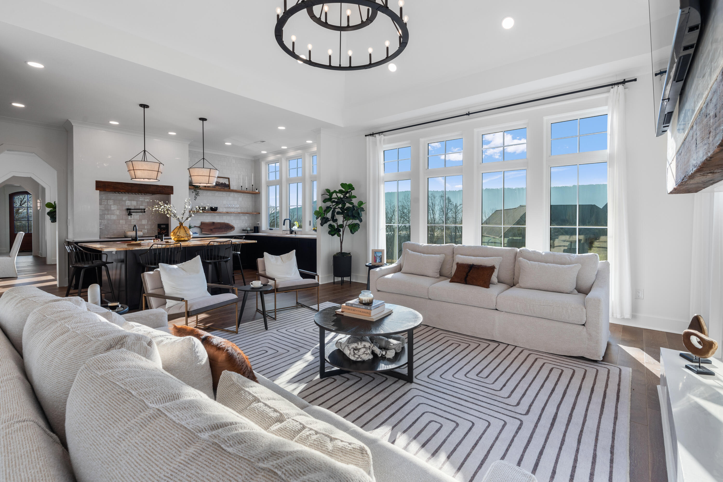 423 Sun Valley Road, 702