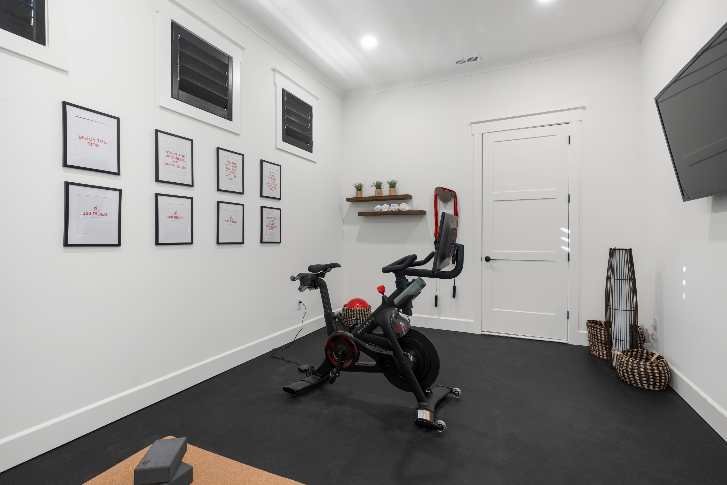 423 Sun Valley Road, 702