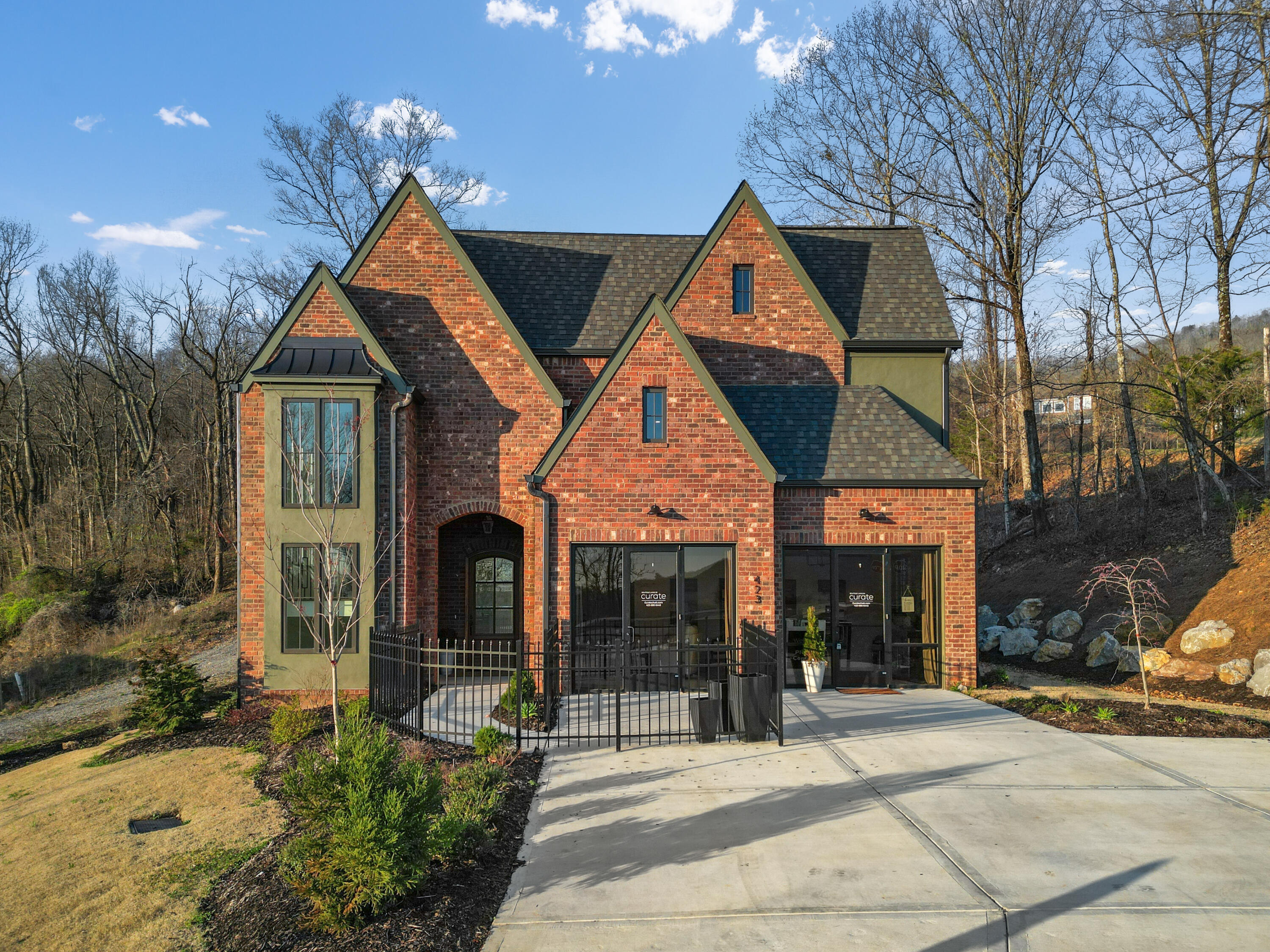 423 Sun Valley Road, 702