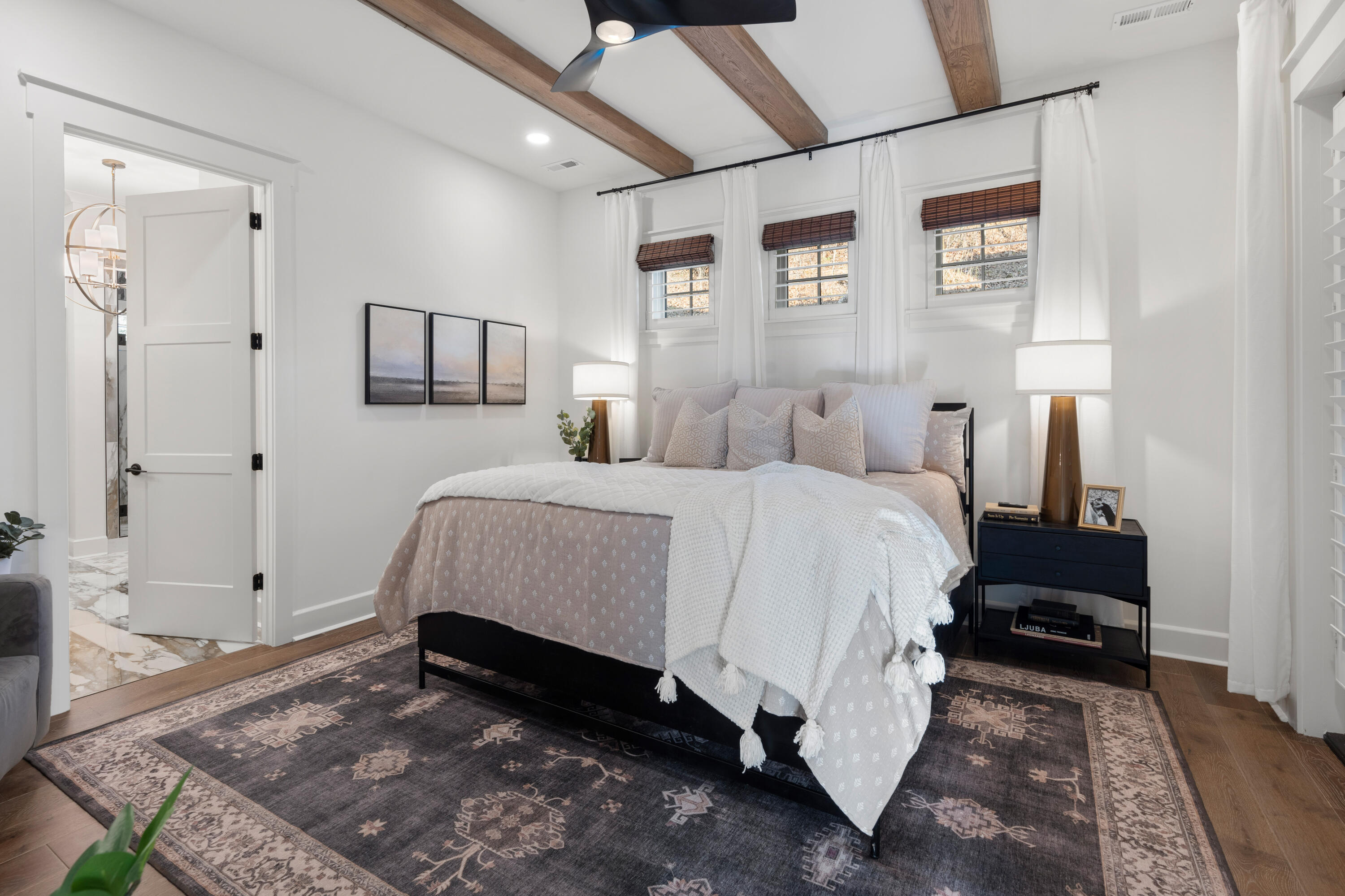 423 Sun Valley Road, 702