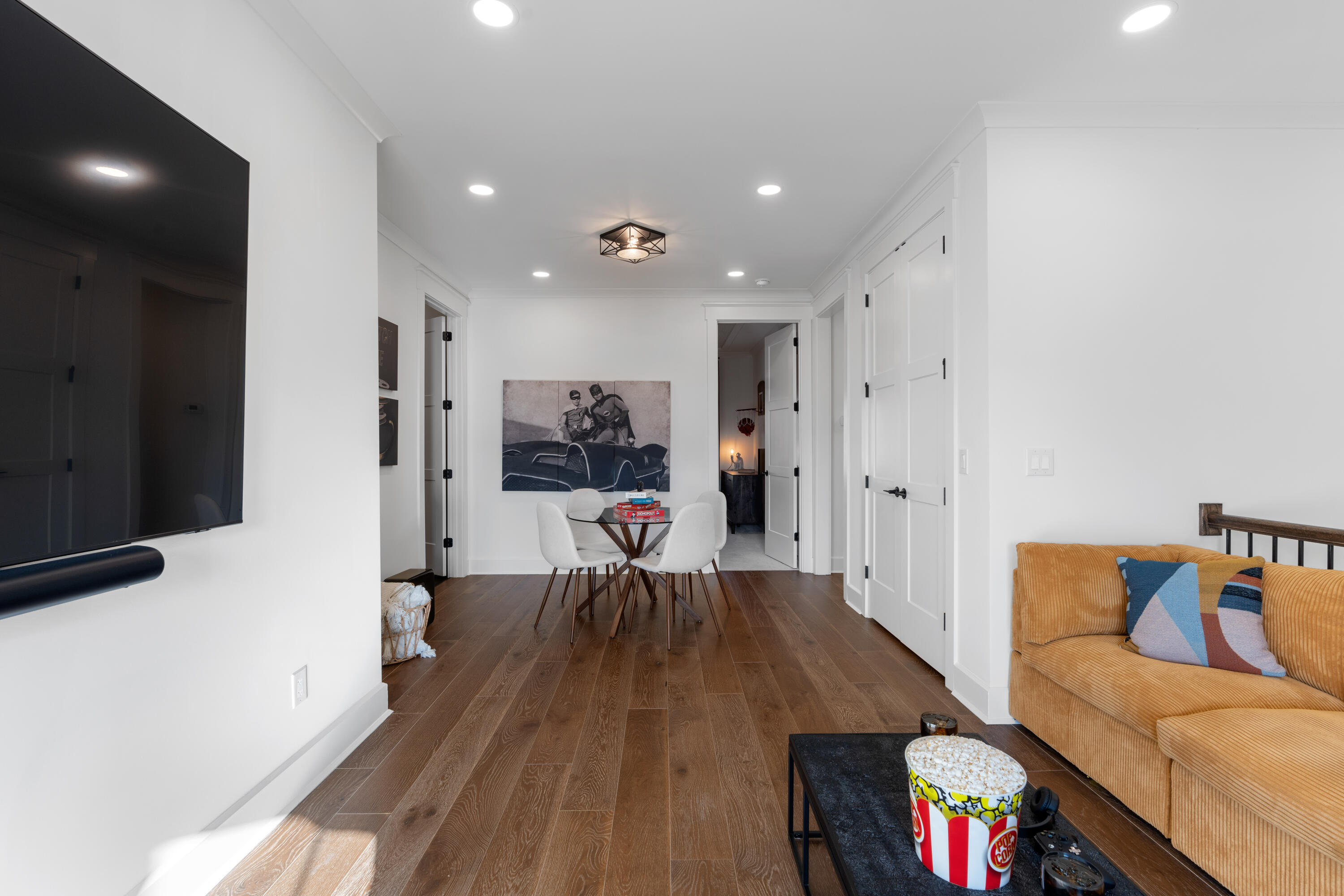 423 Sun Valley Road, 702