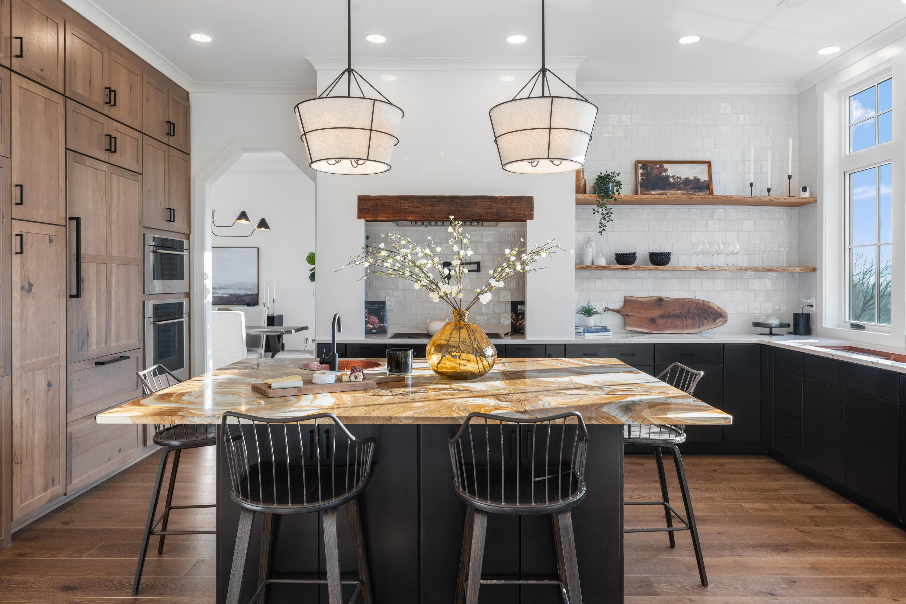 423 Sun Valley Road, 702