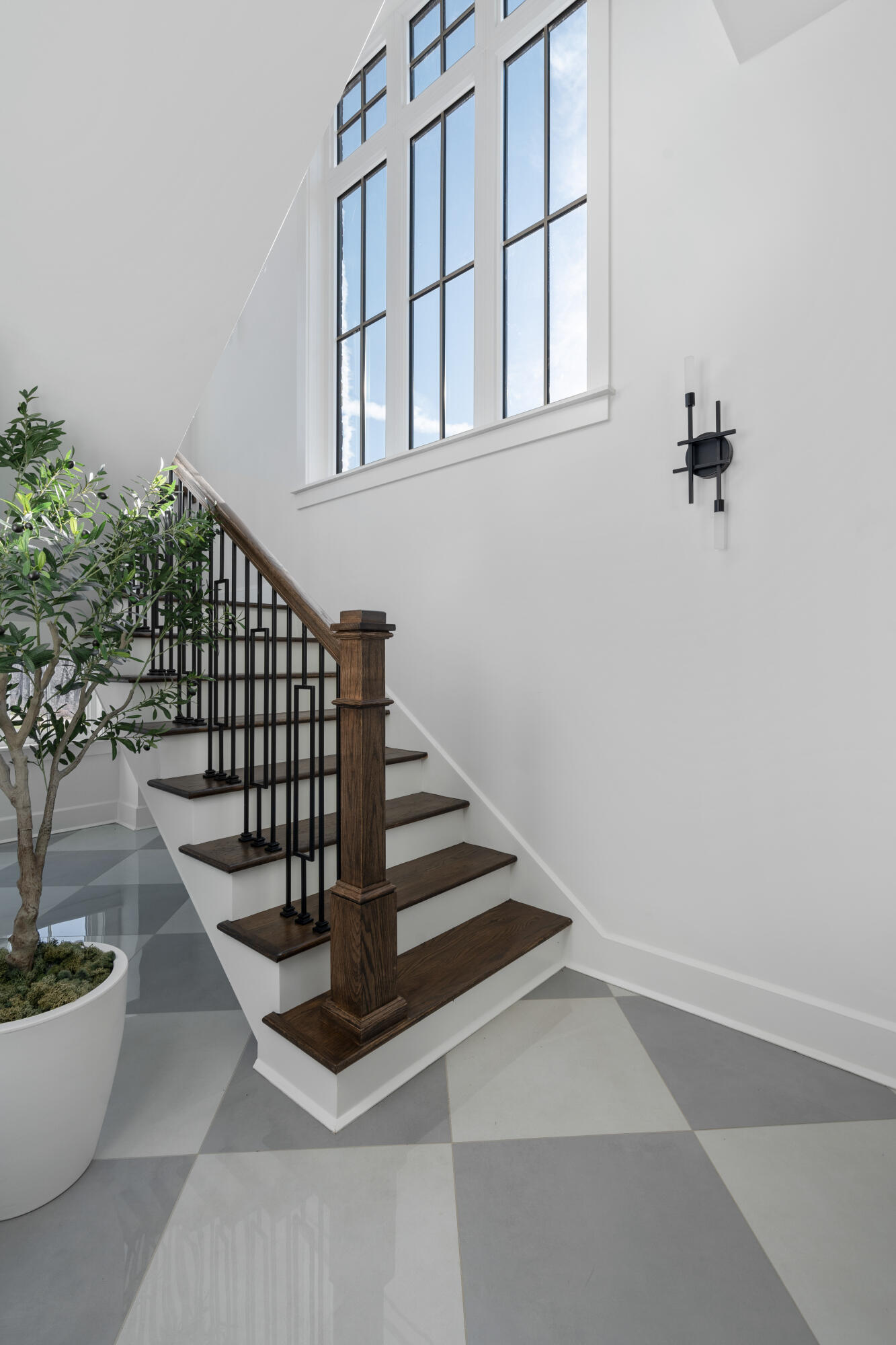 423 Sun Valley Road, 702