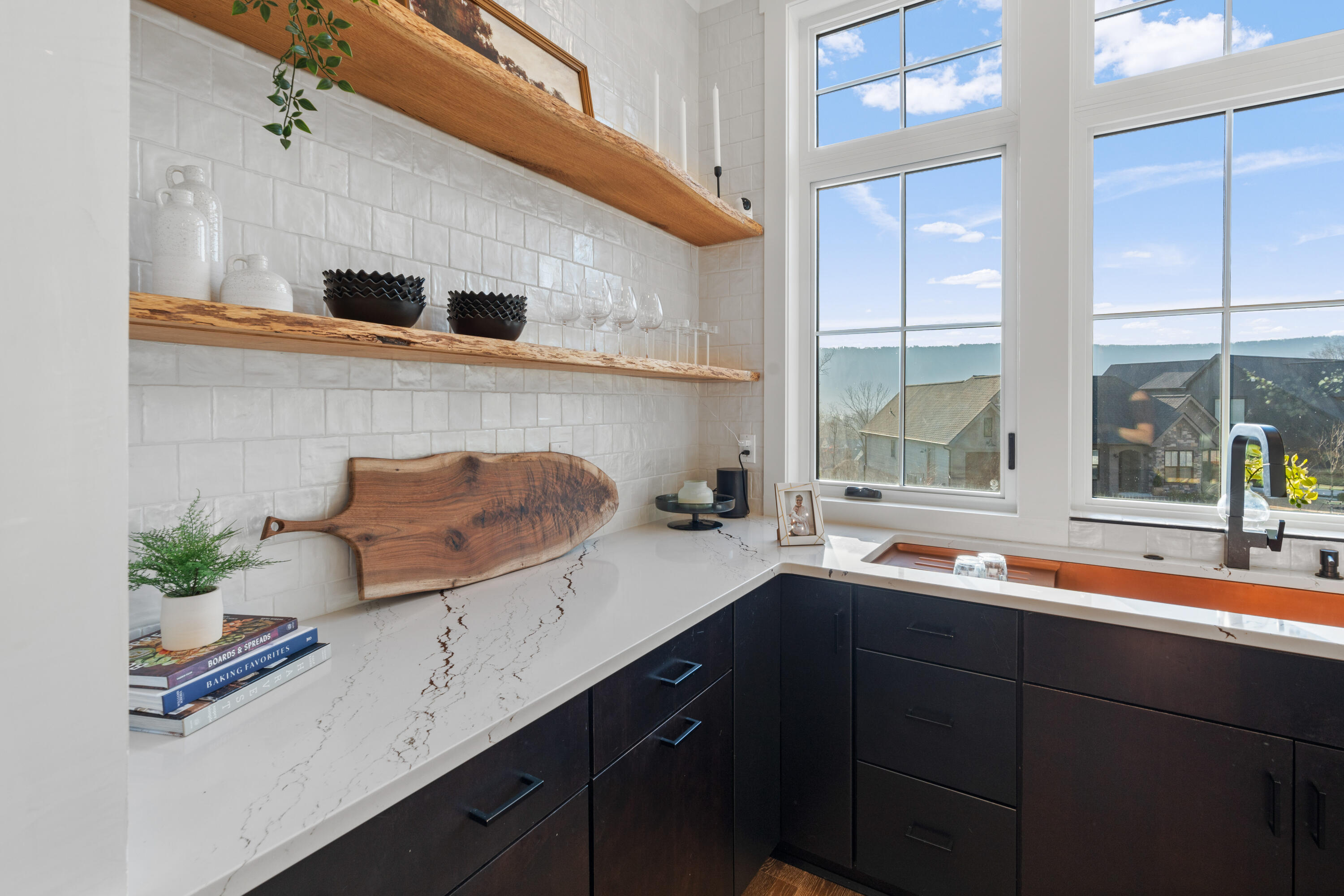 423 Sun Valley Road, 702