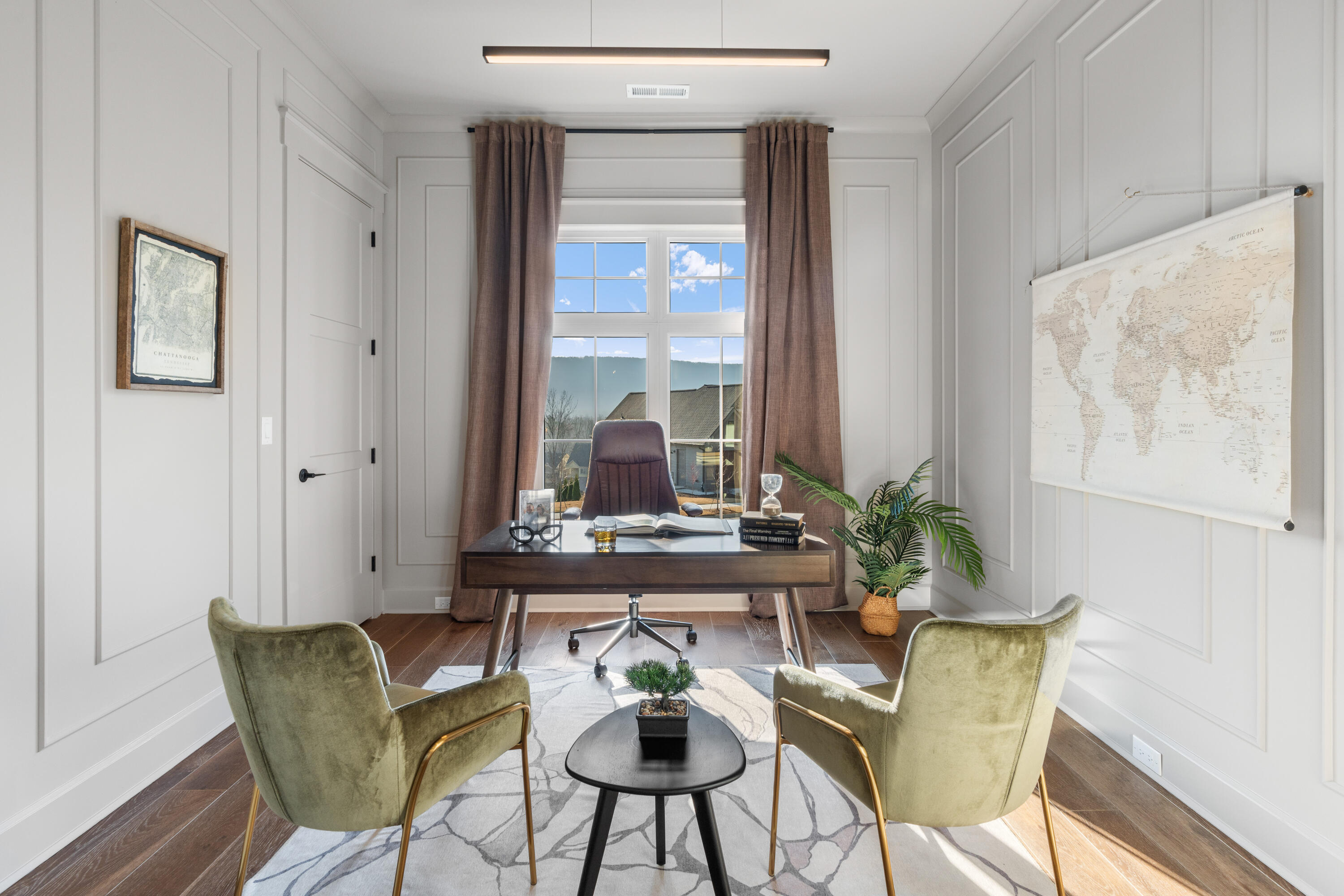 423 Sun Valley Road, 702