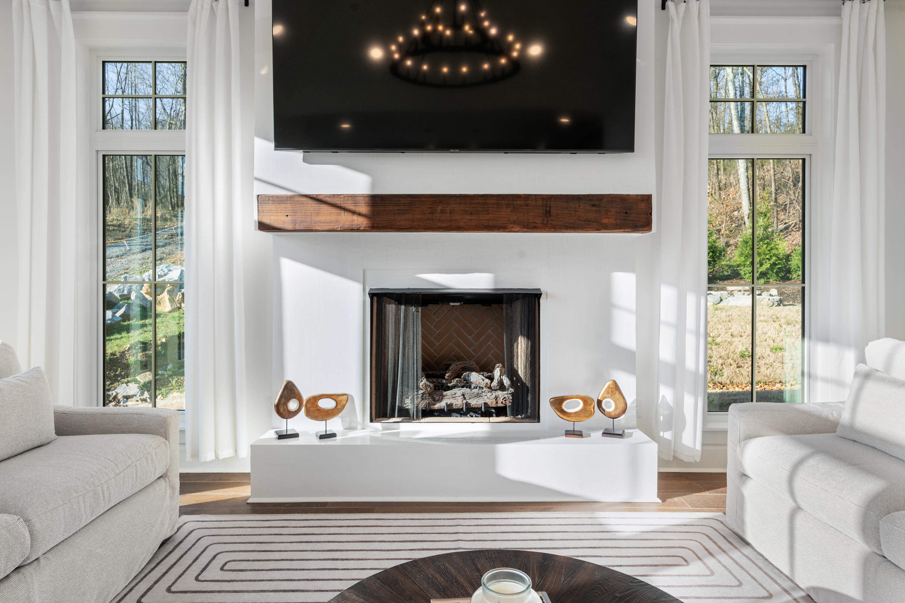 423 Sun Valley Road, 702