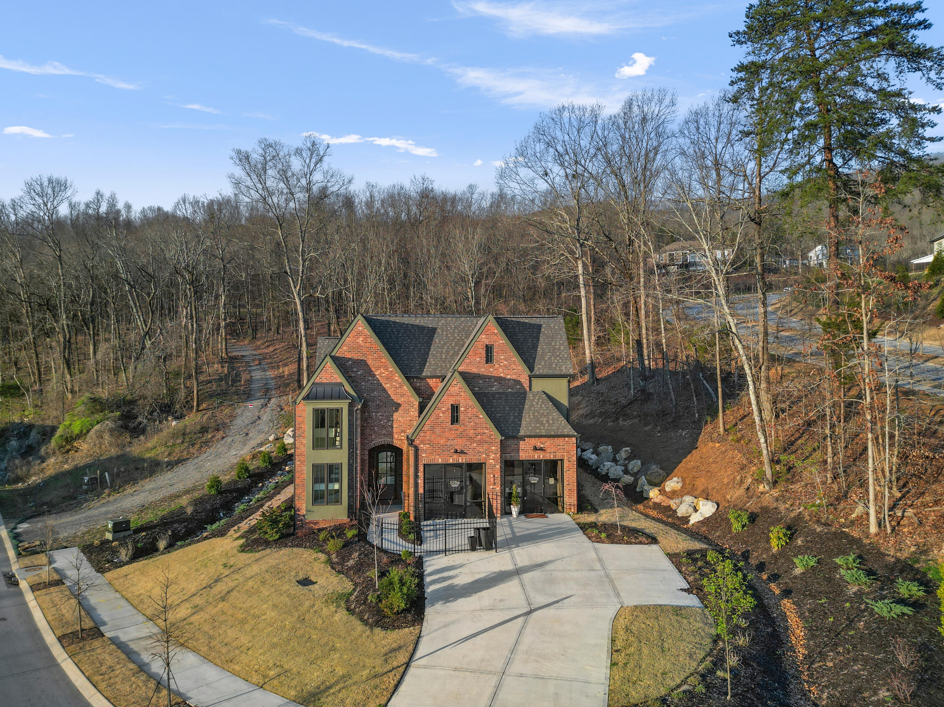 423 Sun Valley Road, 702
