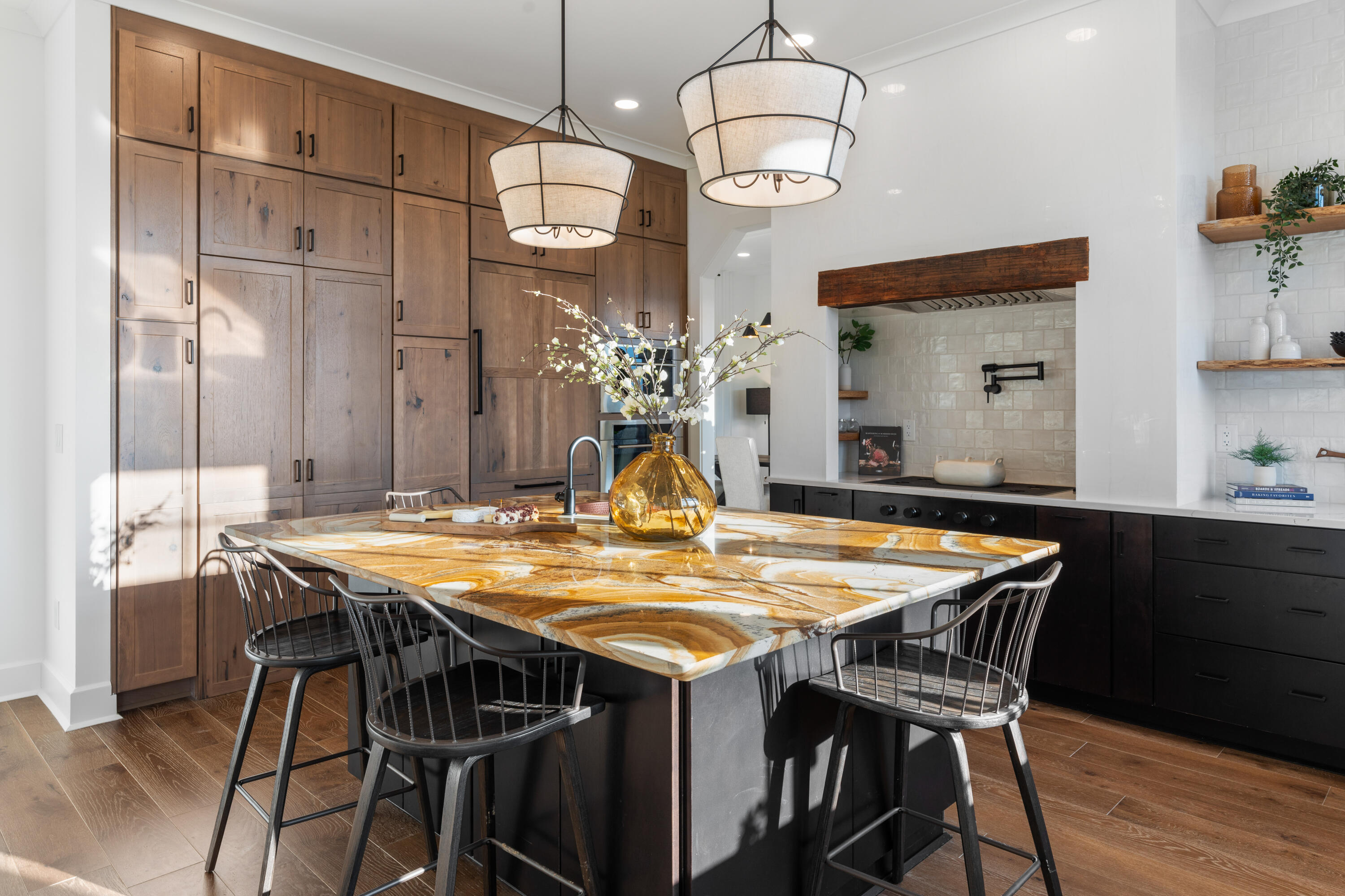 423 Sun Valley Road, 702