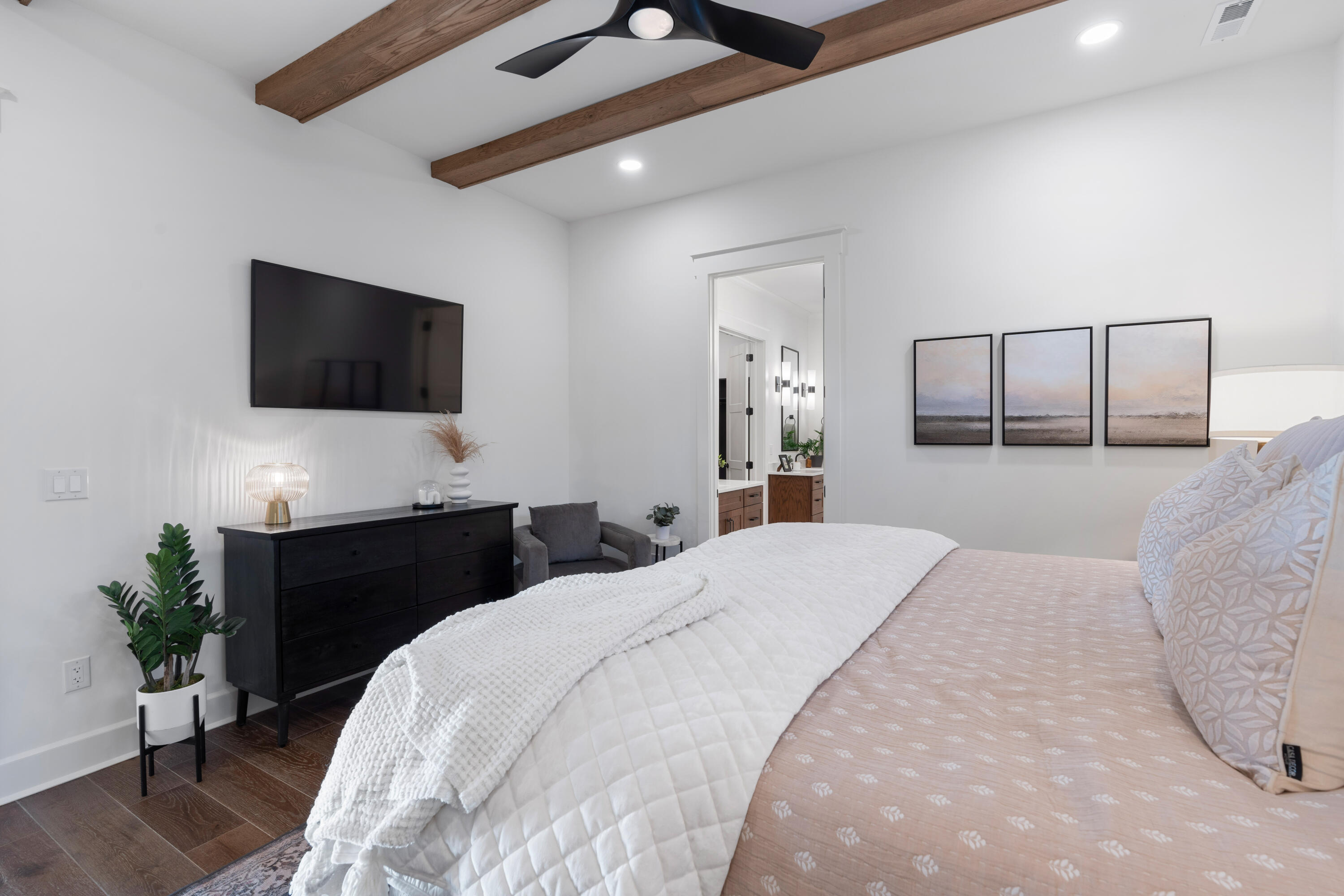 423 Sun Valley Road, 702