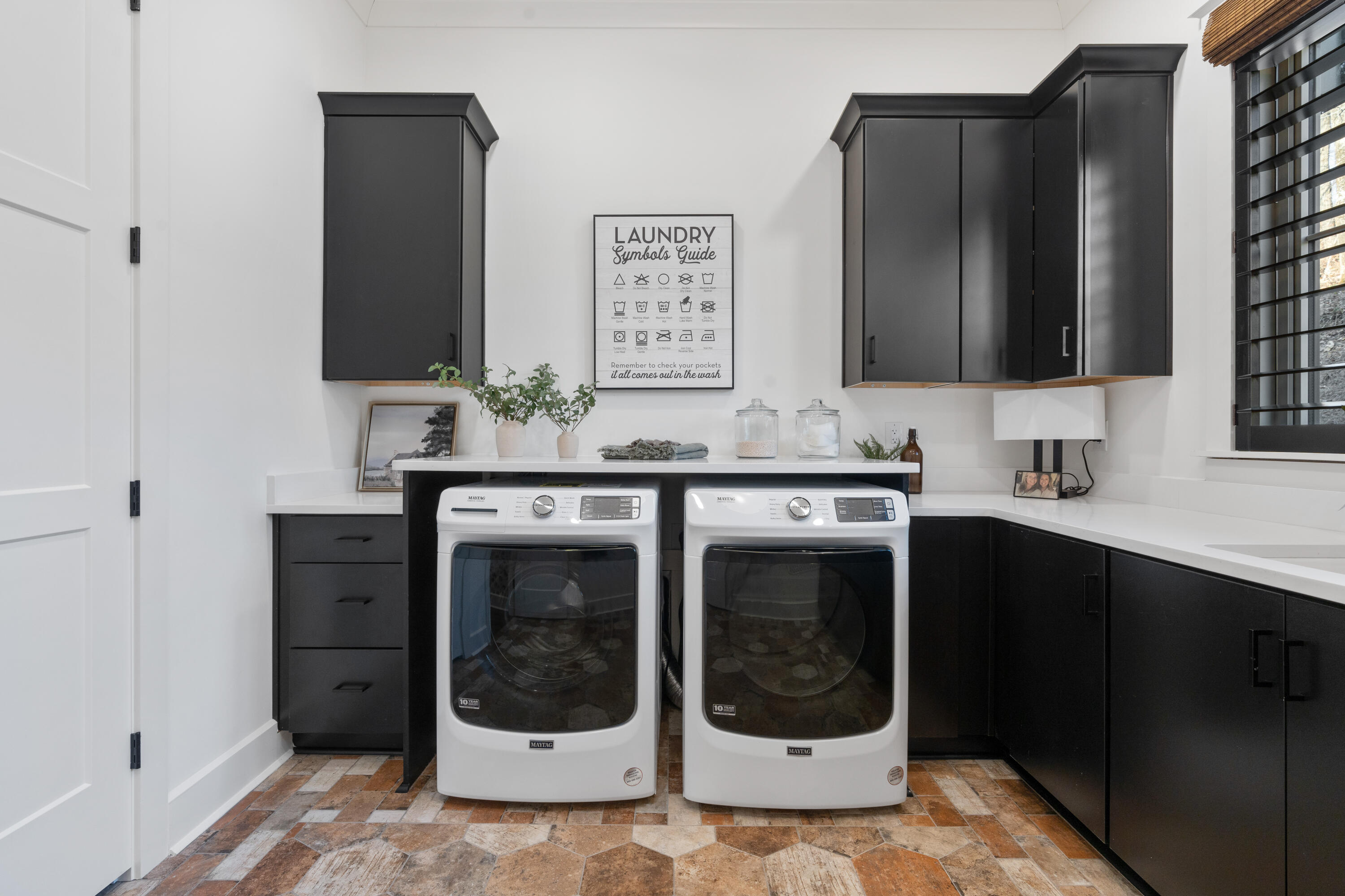 423 Sun Valley Road, 702