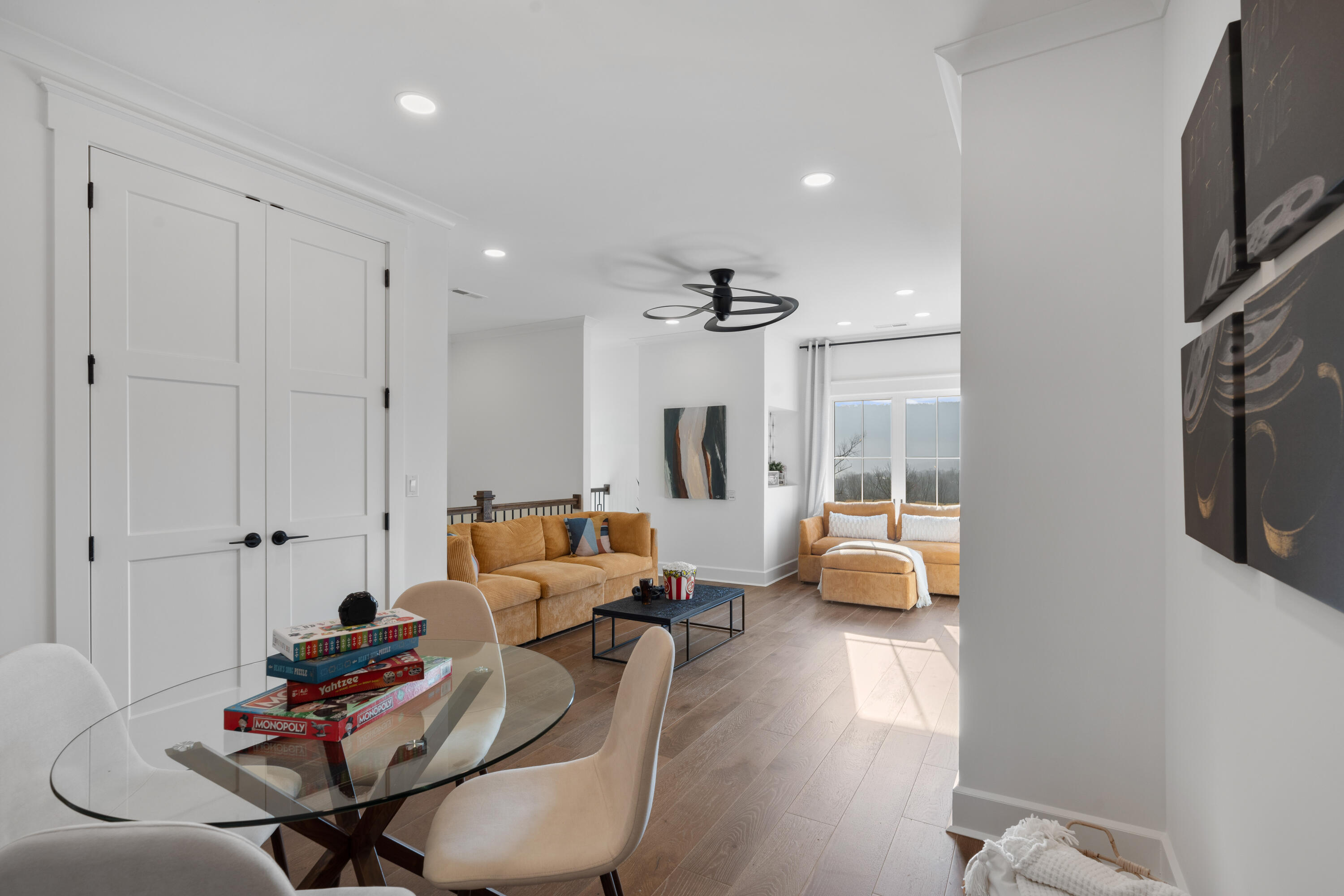 423 Sun Valley Road, 702