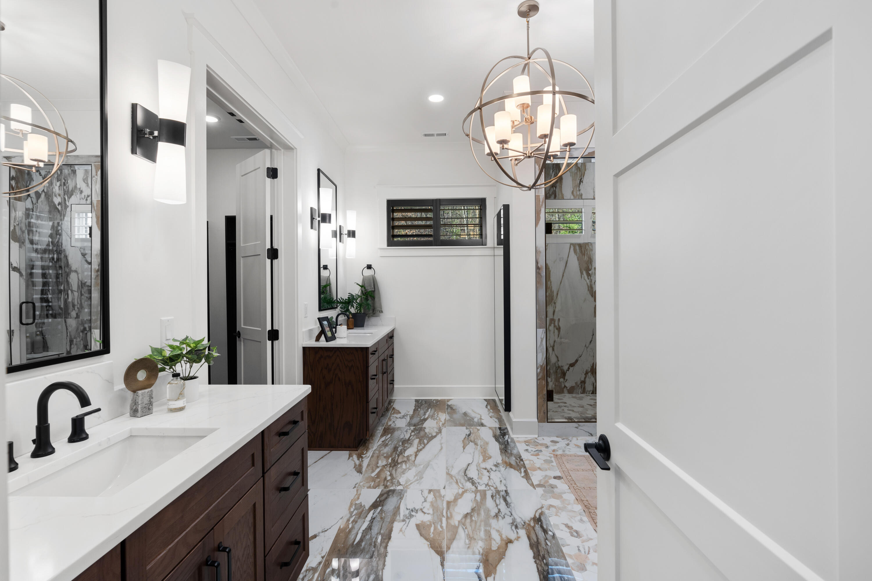 423 Sun Valley Road, 702