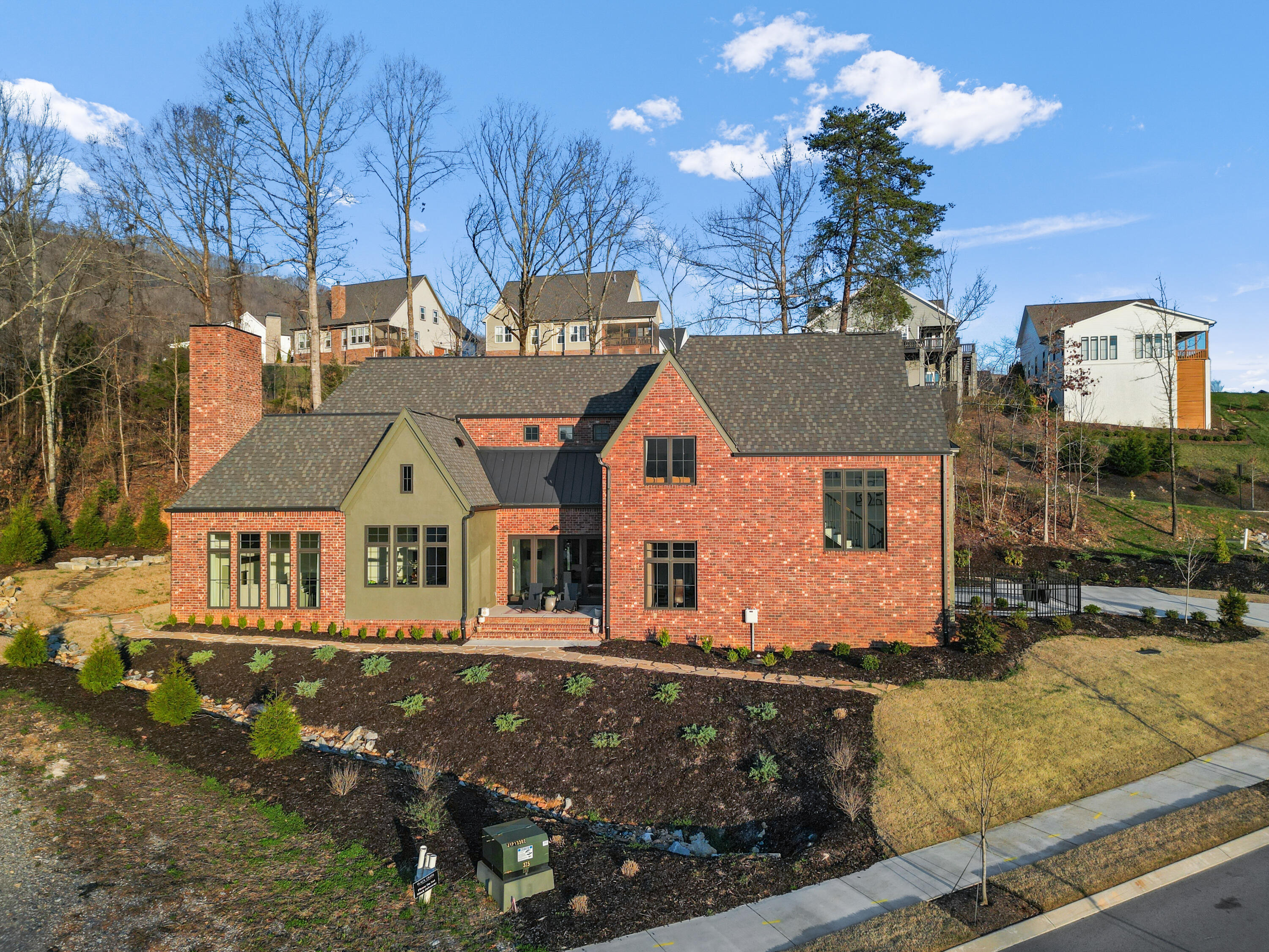 423 Sun Valley Road, 702