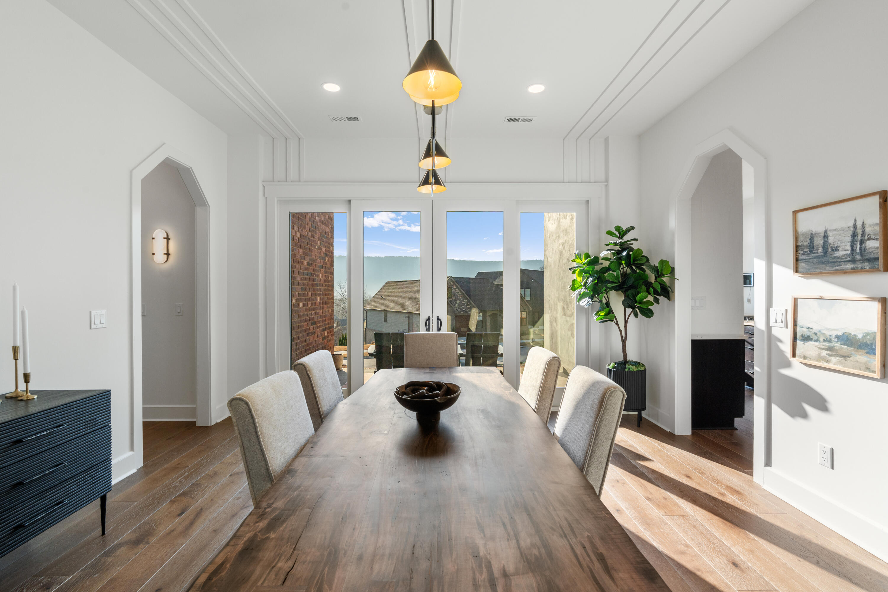 423 Sun Valley Road, 702