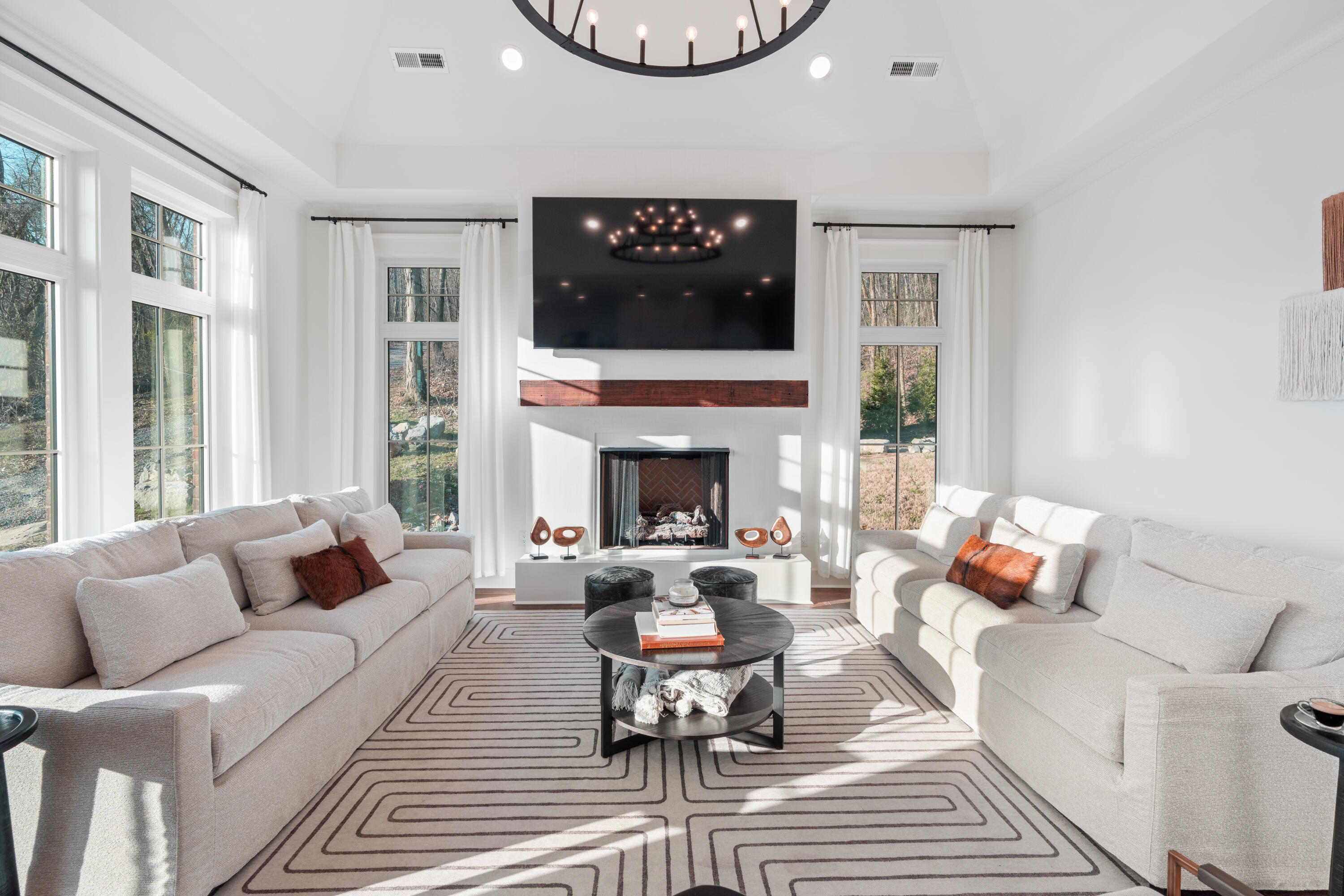 423 Sun Valley Road, 702