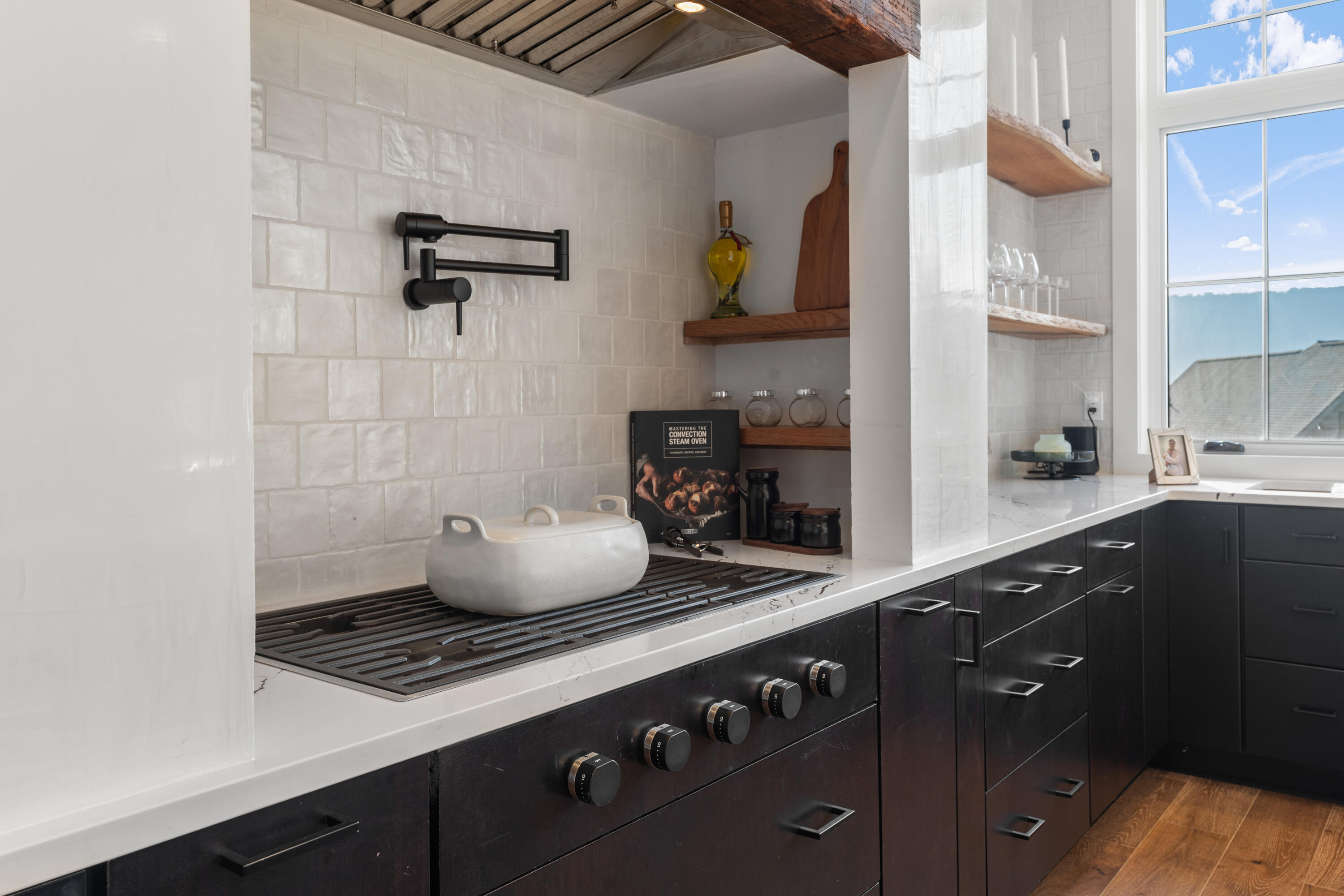423 Sun Valley Road, 702