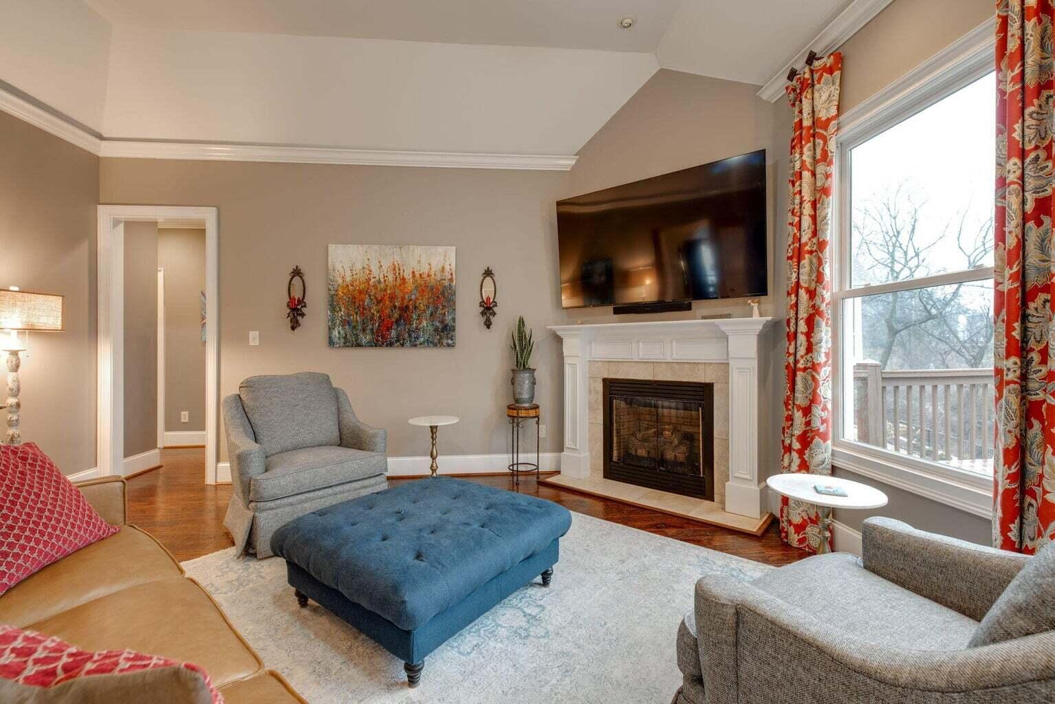 1007 E Dallas Road