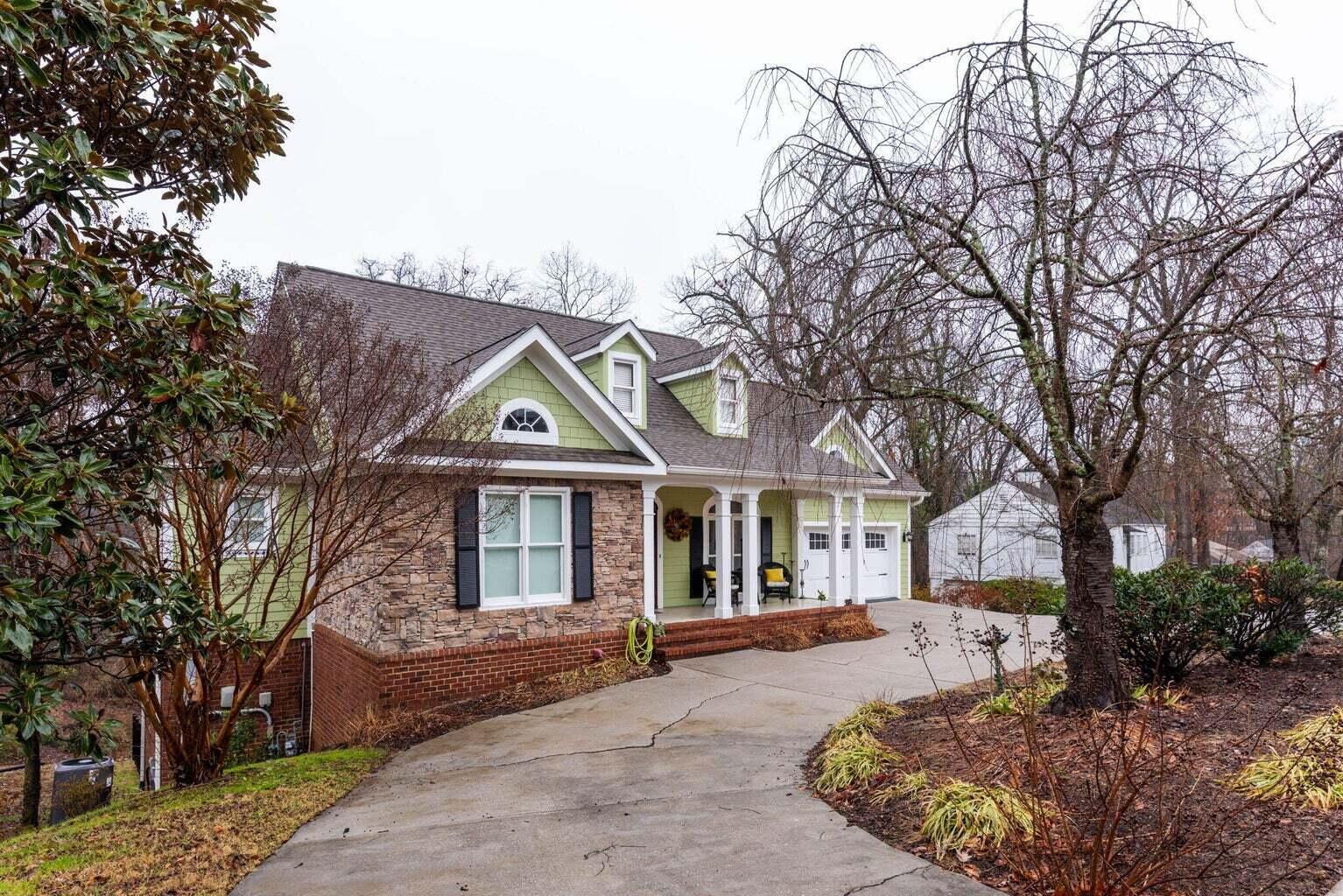 1007 E Dallas Road
